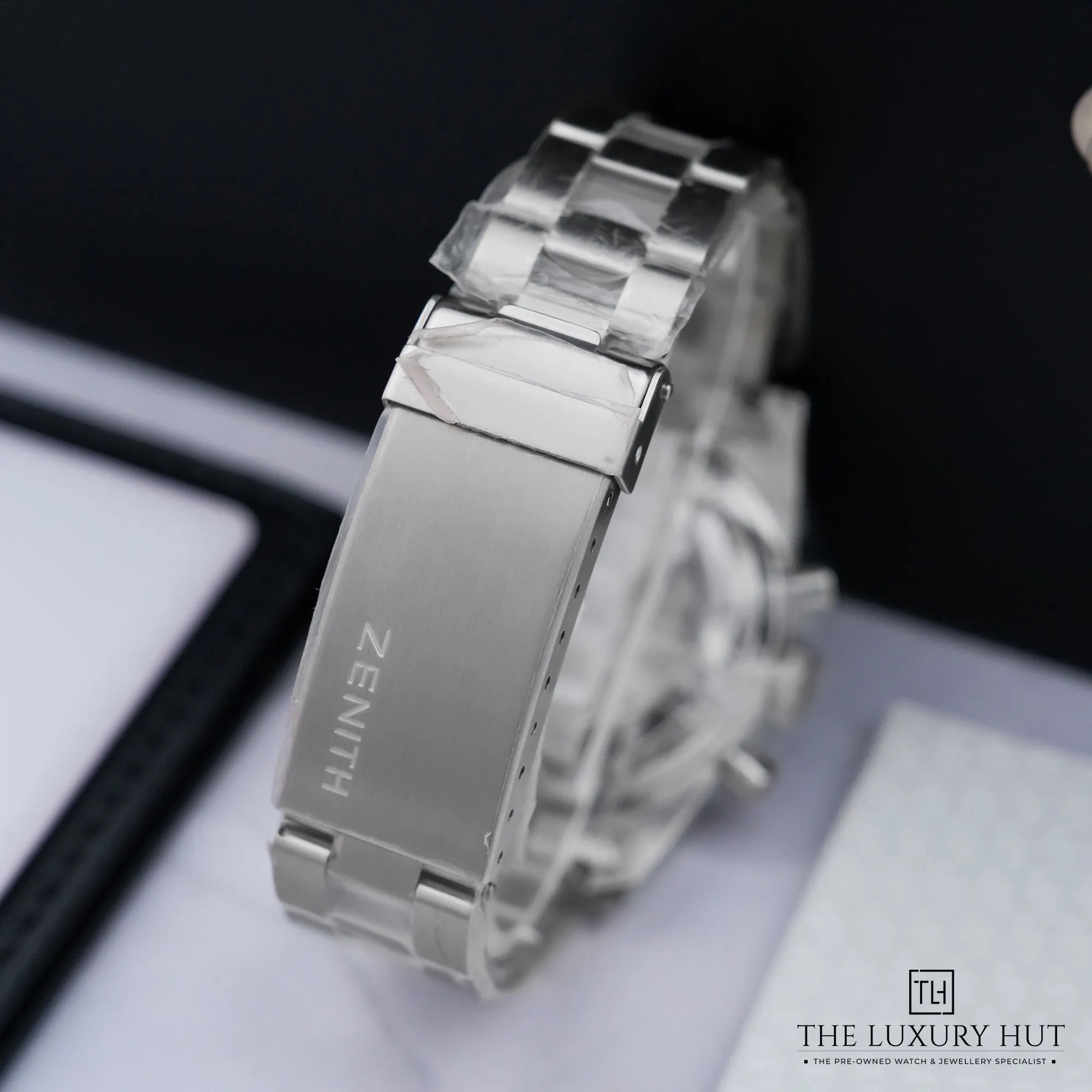 2026/09/edf817fc-cdb2-451c-9aac-32b6e9e78e91Zenith_Chronomaster_White_Panda_Dial_53466-e.jpg.webp