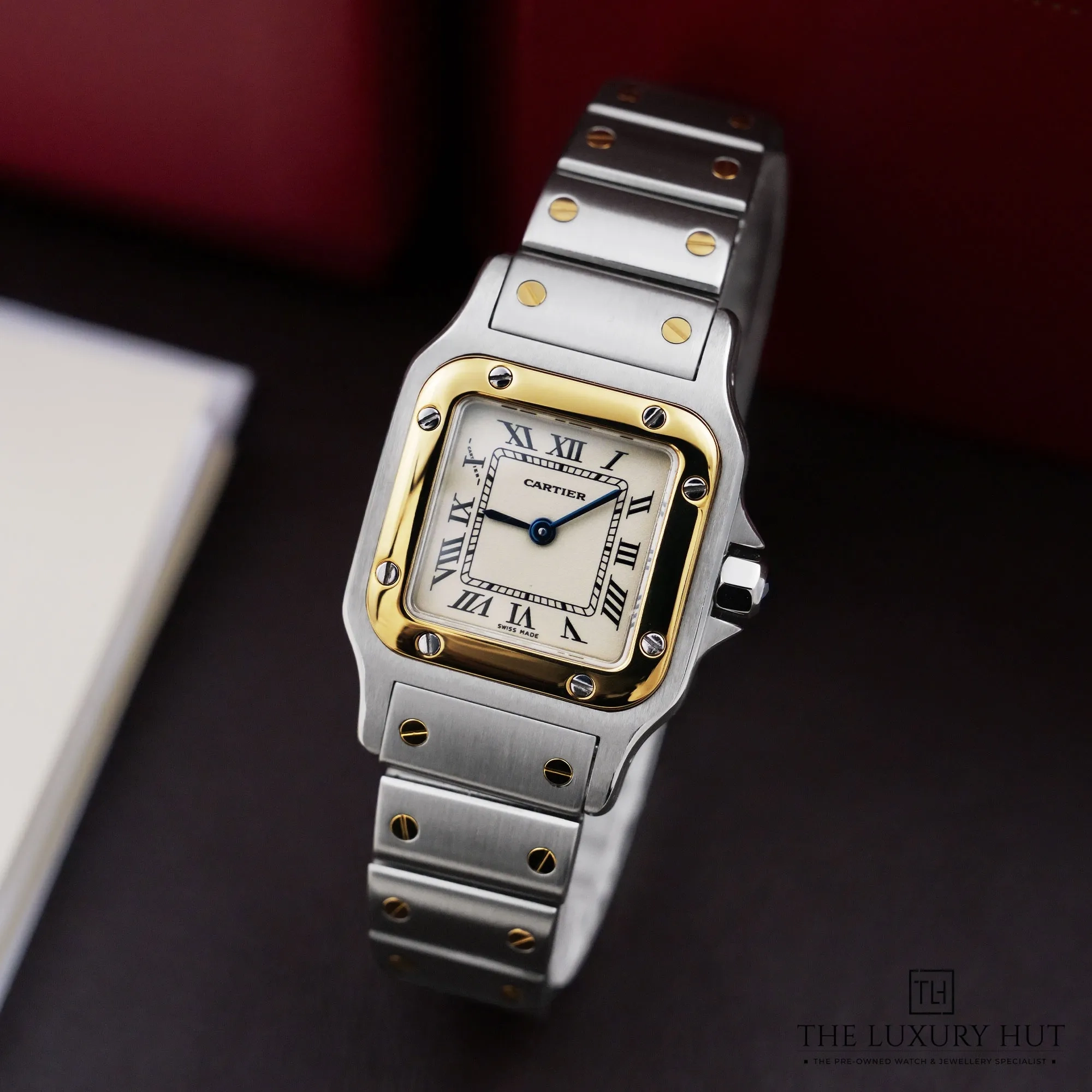 2026/09/f89716d4-3d72-4ff6-b5c2-843a885a223aCartier_Santos_Galbée_Steel_Gold_Ivory_Roman_53400-bb.jpg.webp
