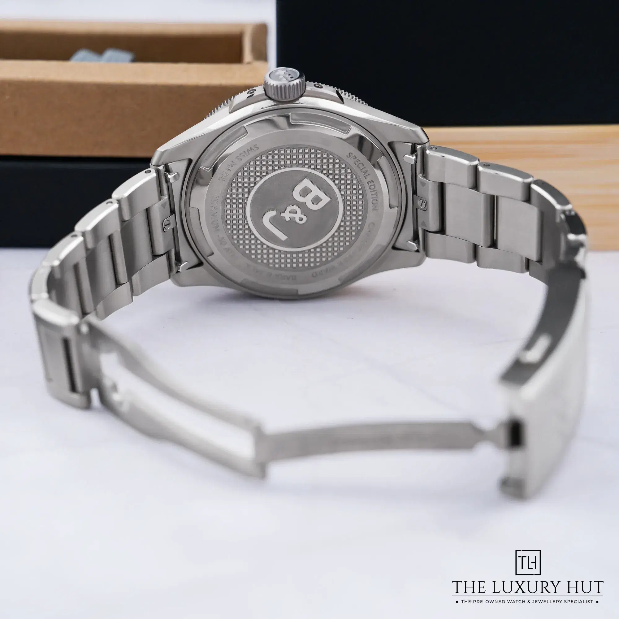 2026/09/f9bb6080-8d7d-4932-8a2e-9e0c3b83fd5cChrisopher_Ward_Titanium_Matte_Black_53469-d.jpg.webp