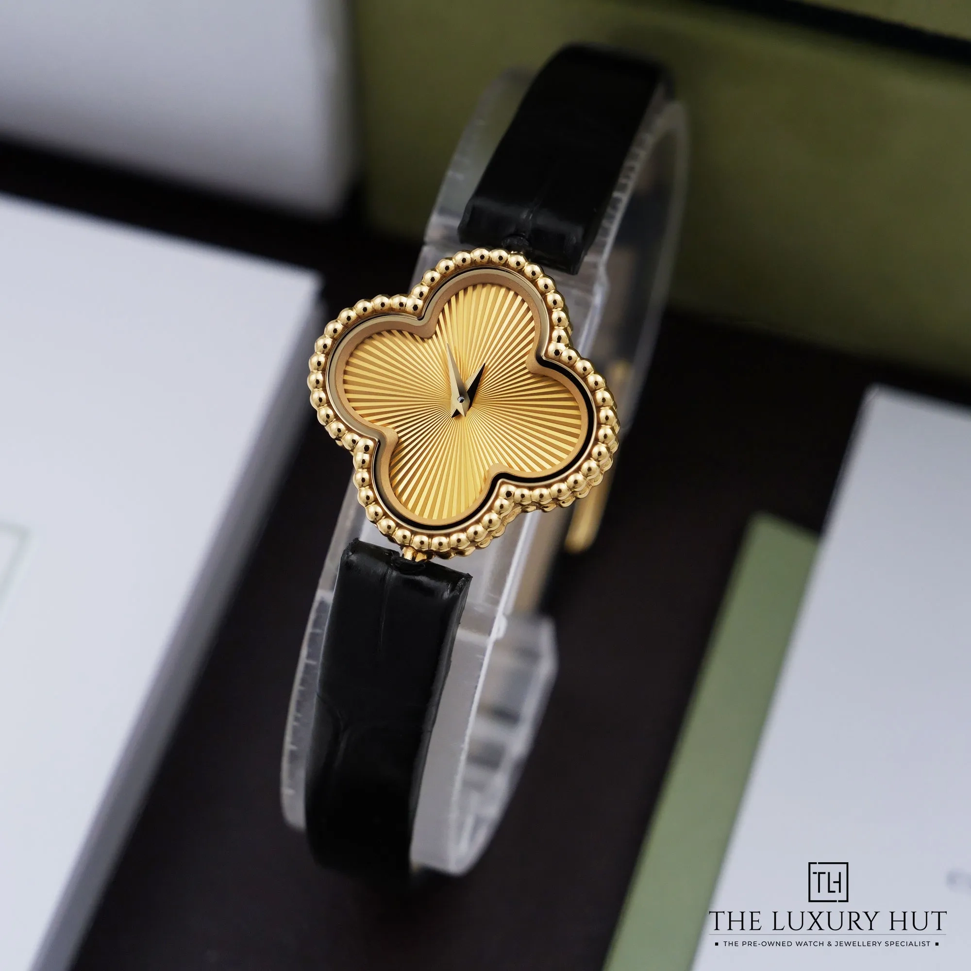 2026 10 0048b67f 1b2e 4947 8f12 eb90e71f5b55Van Cleef Arpels Sweet Alhambra Gold Guilloche LB1070 b jpg webp