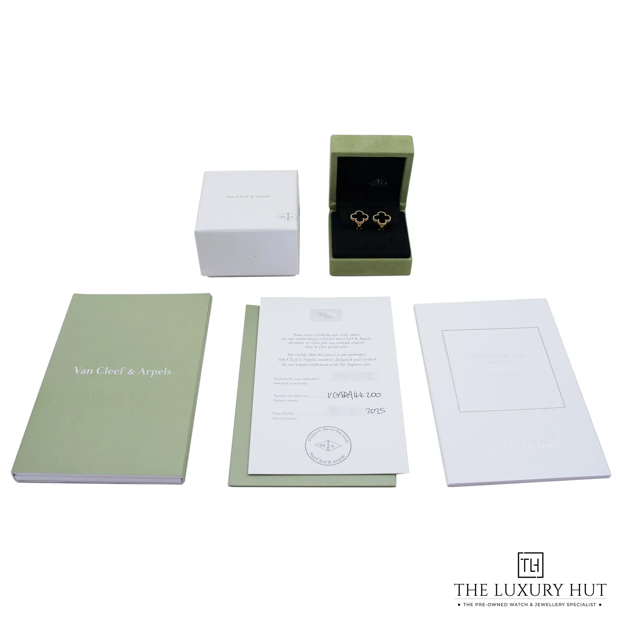 2026/10/0517227b-f958-42db-9c08-bd5810de5d12Van_Cleef_&_Arpels_Yellow_Gold_Onyx_Earrings_53499-e.jpg.webp