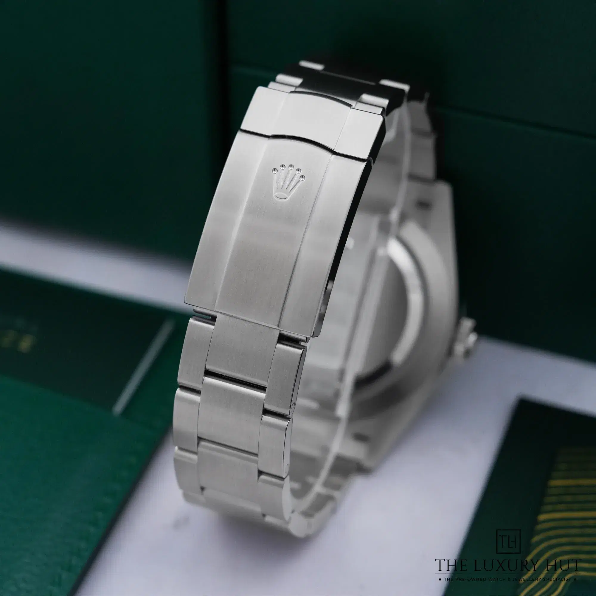2026/10/21c291eb-9af6-4fdc-8821-57a2d22358fcRolex_Oyster_Perpetual_41mm_Steel_Silver_Dial_53417-e.jpg.webp