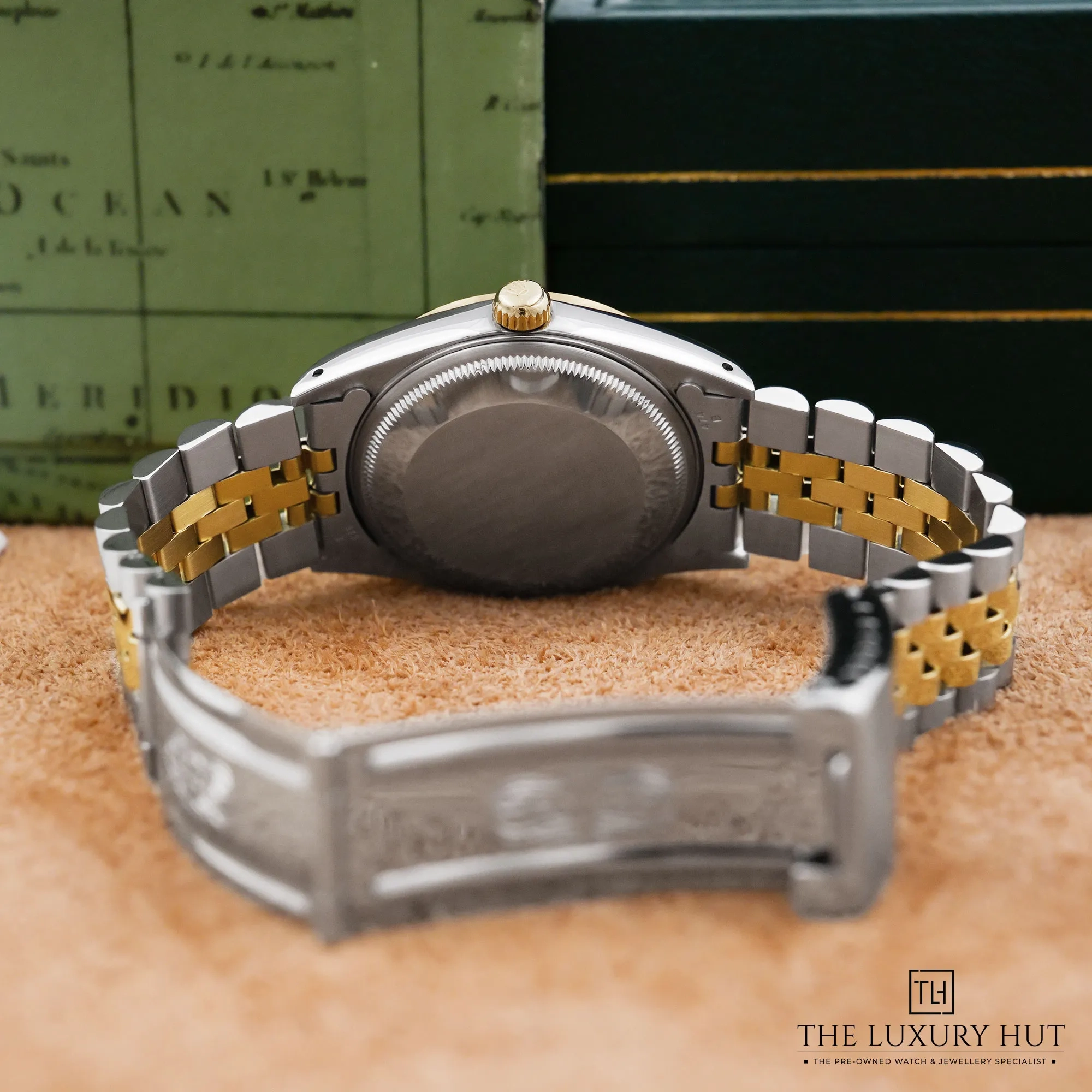 2026/10/24083e5a-4afd-48ac-bc78-262ec6af7e87Rolex_Oyster_Perpetual_Date_Champagne_Dial_53396-d.jpg.webp