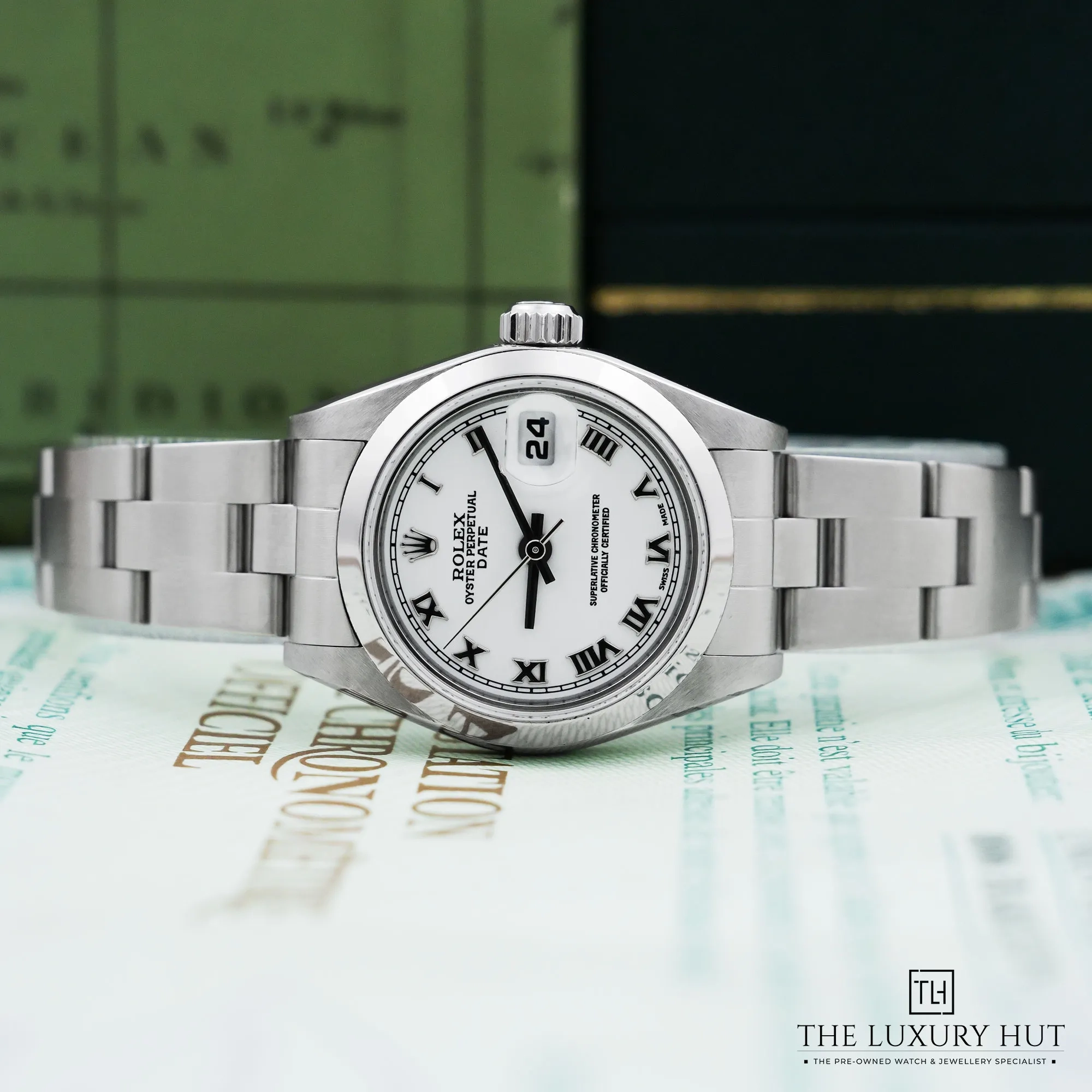 2026/10/2d96580c-5cf7-40bb-a304-3bae5c9bf4ccRolex_Oyster_Perpetual_Date_Steel_26mm_White_Dial_LB1040-c.jpg.webp