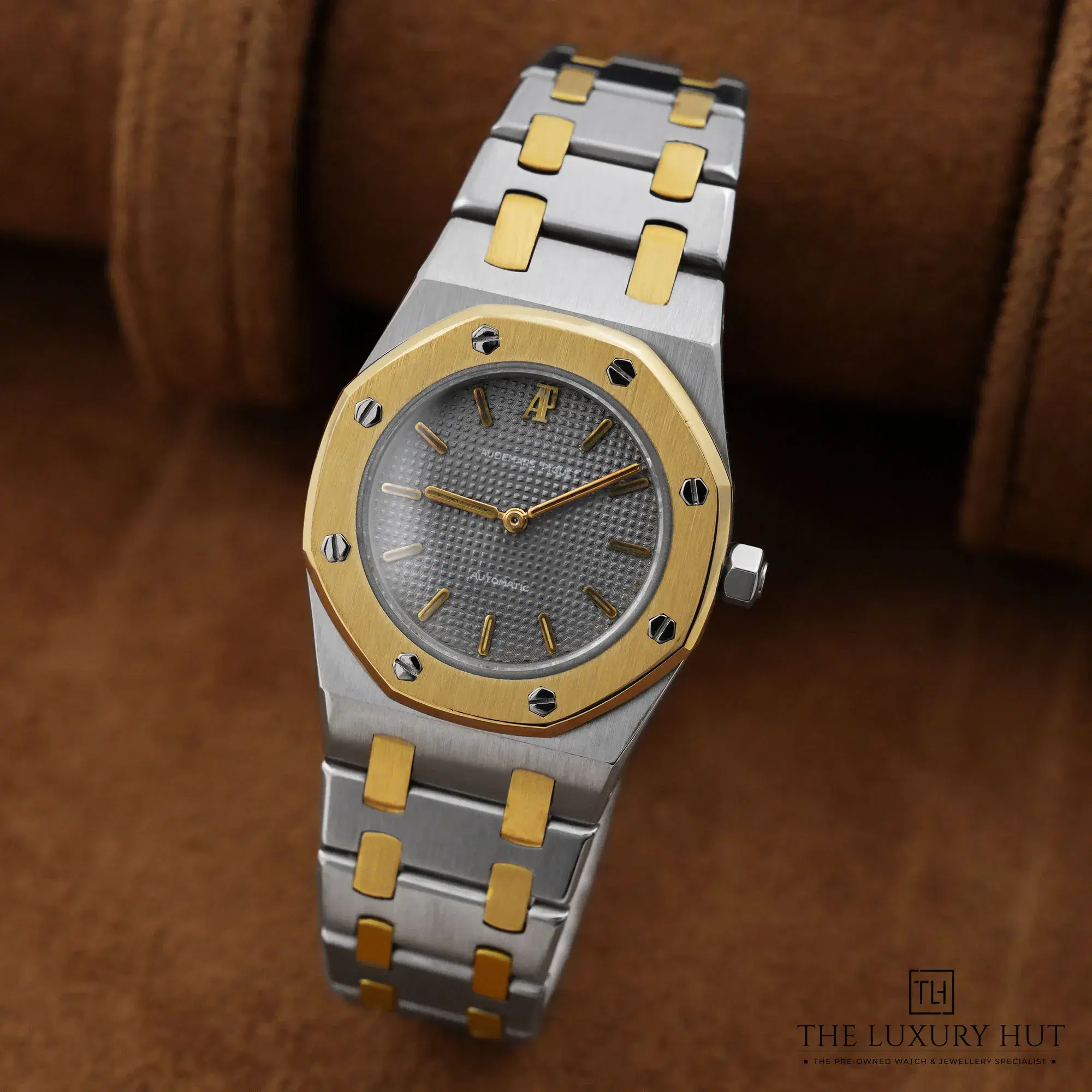 2026/10/3f4ca562-870c-44d7-91a7-7bbffb813d6aAudemars_Piguet_Royal_Oak_Lady_Grey_53271-b.jpg.webp
