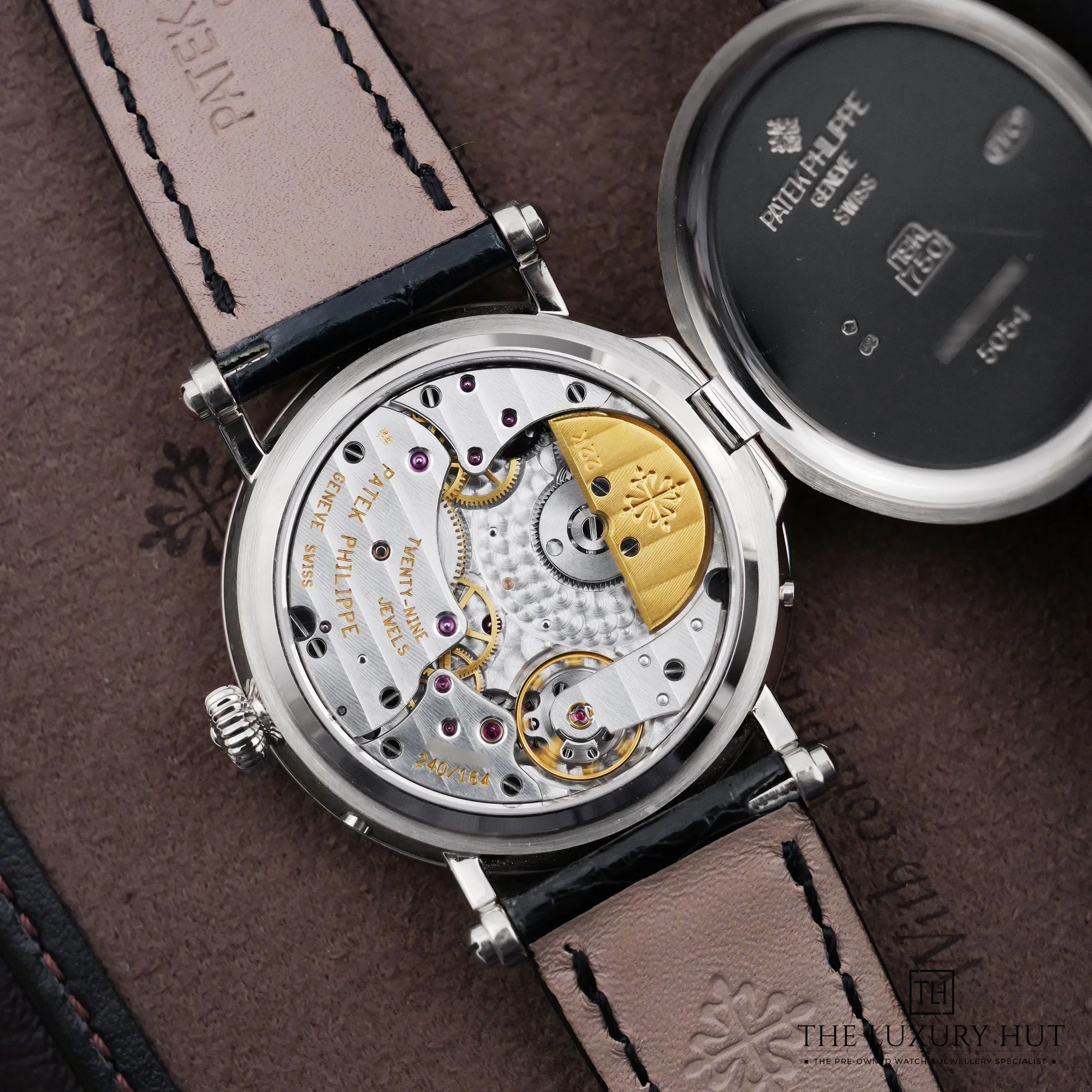 2026/10/40f9edf3-a077-4446-9b24-9d73bbff6bbaPate_Philippe_Complications_Power_Reserve_Moonphase_White_LB931-f.jpg.webp