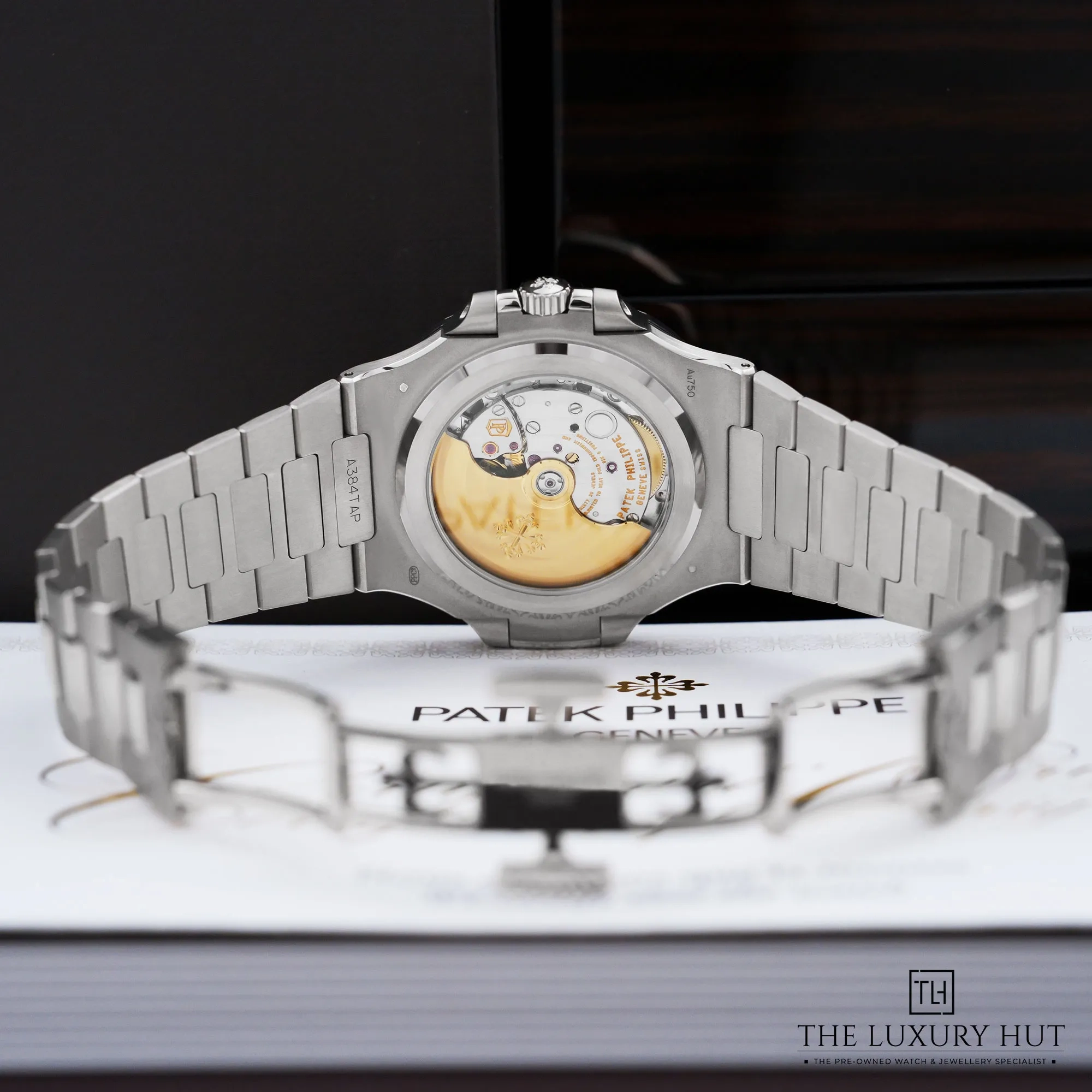 2026/10/4ef60812-be6b-4a27-b20a-2a88f169fefcPatek_Philippe_Nautilus_White_Gold_Blue_Dial_53514-d.jpg.webp