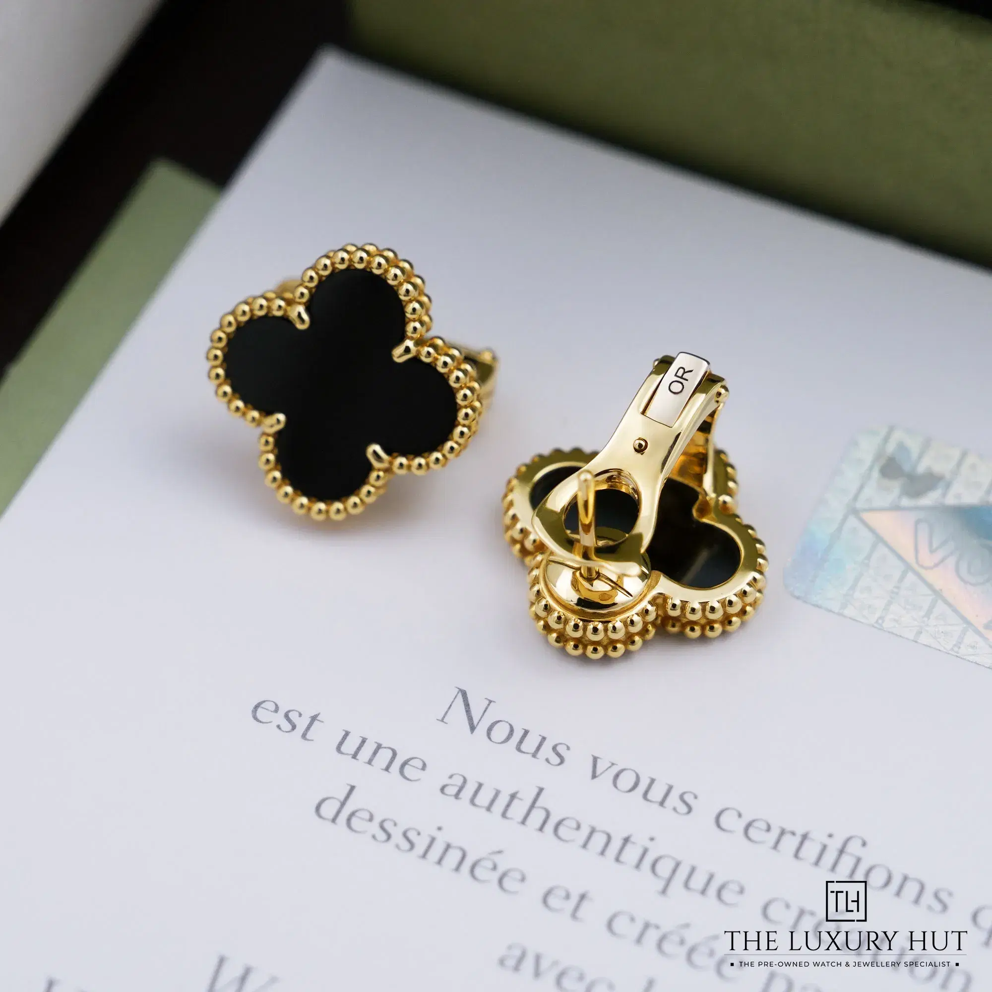 2026/10/523cb9c6-e336-41dc-83ea-490dd661876fVan_Cleef_&_Arpels_Yellow_Gold_Onyx_Earrings_53499-c.jpg.webp