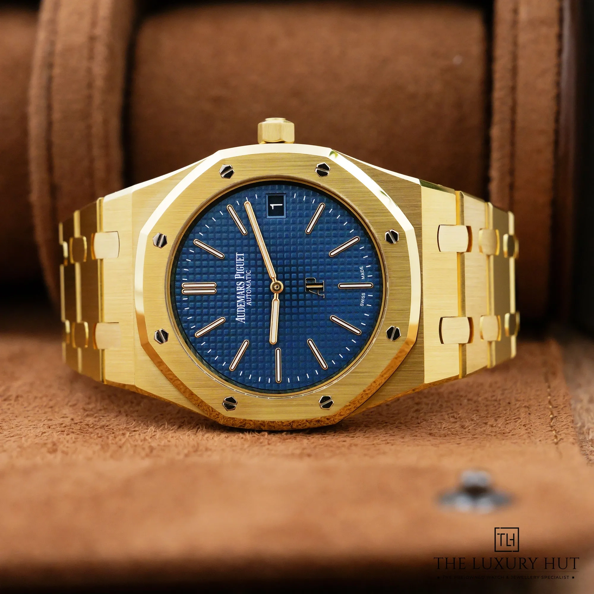 2026/10/59e10c55-9a14-4fb2-9193-0cad79b60fcdAudemars_Piguet_Royal_Oak_Yellow_Gold_39mm_Blue_LB893-c.jpg.webp