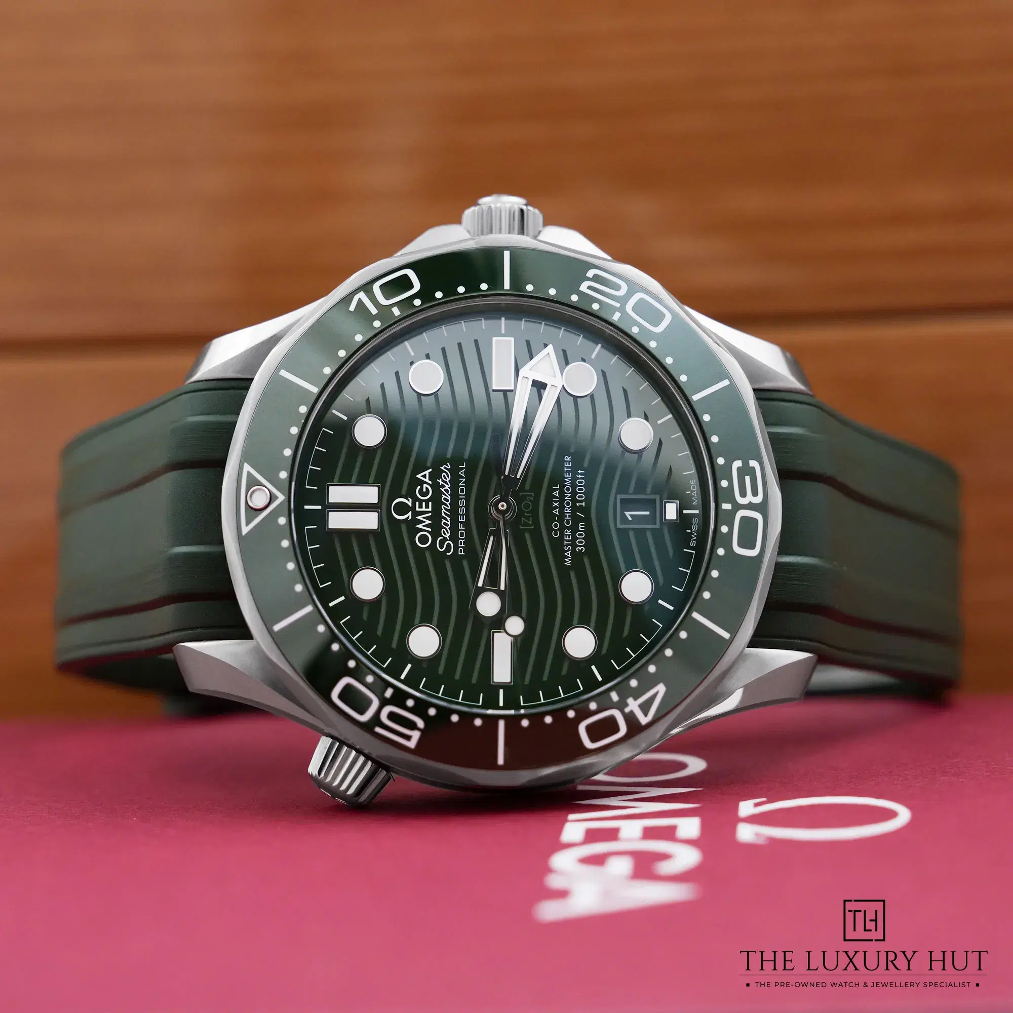 2026/10/665bc47b-5304-4c7f-9b33-1934859d1ed8Omega_Seamaster_Diver_Steel_42mm_Green_LB1090-d.jpg.webp