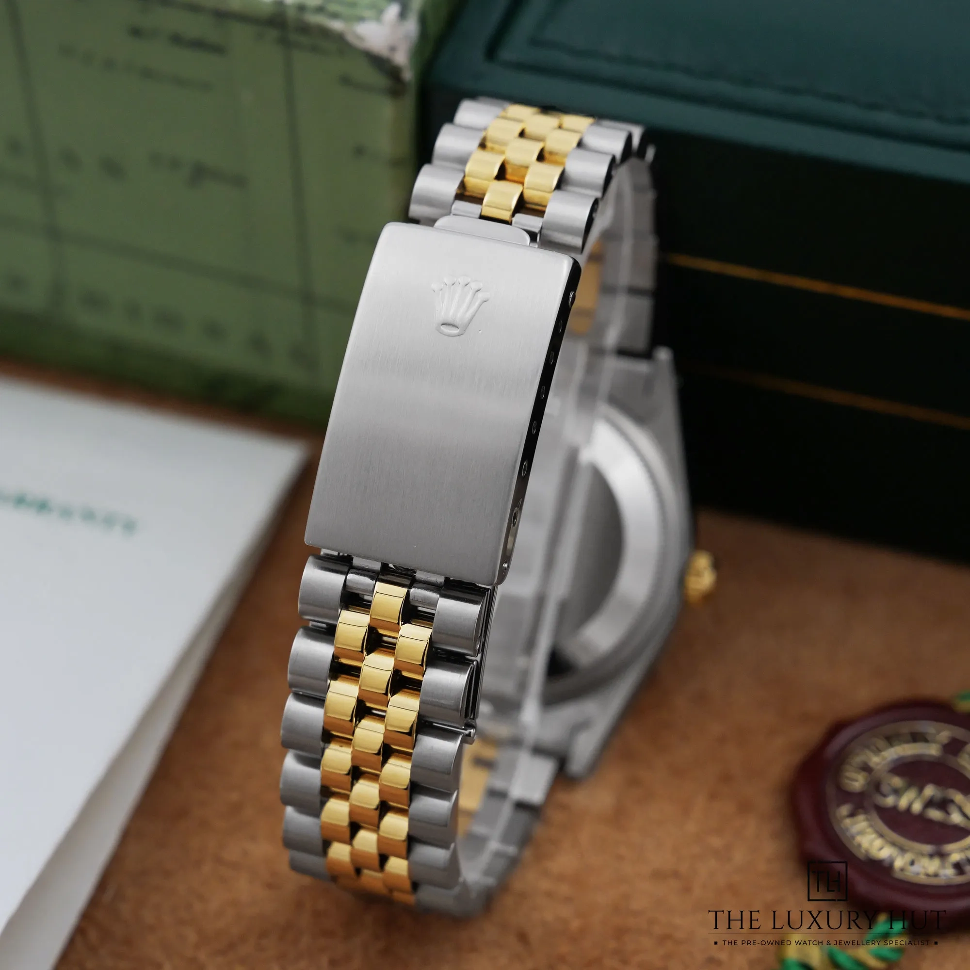 2026/10/66d2e212-a9f6-42e4-91b9-dfe2e2bc1f73Rolex_Oyster_Perpetual_Date_Champagne_Dial_53396-e.jpg.webp