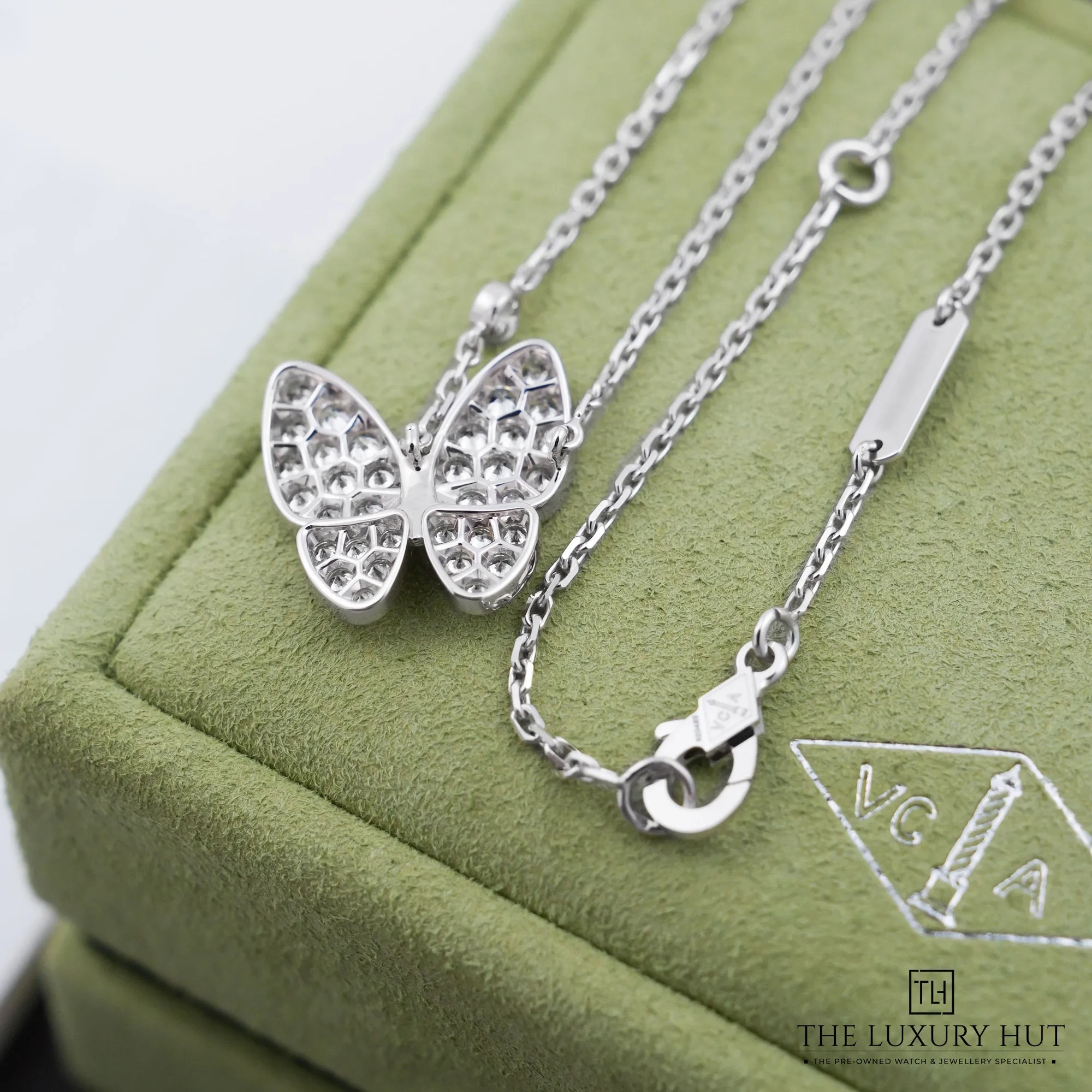 2026/10/6fad1158-0085-4e0e-bda1-2778f252ddebVan_Cleef_&_Arpels_Two_Butterfly_Gold_Diamonds_Pendant_Necklace_53498-d.jpg.webp