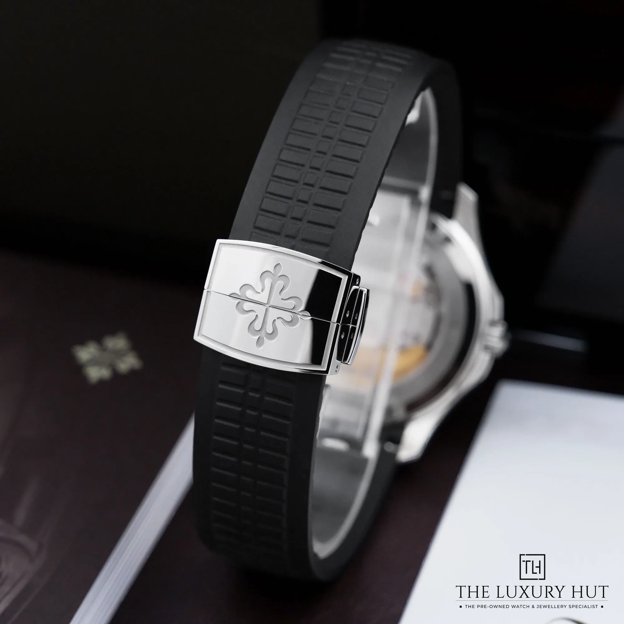 2026/10/70ee6275-4bf0-443a-9913-09c0e8bfc807Patek_Philippe_Aquanaut_Charcoal_Grey_Dial_53515-e.jpg.webp