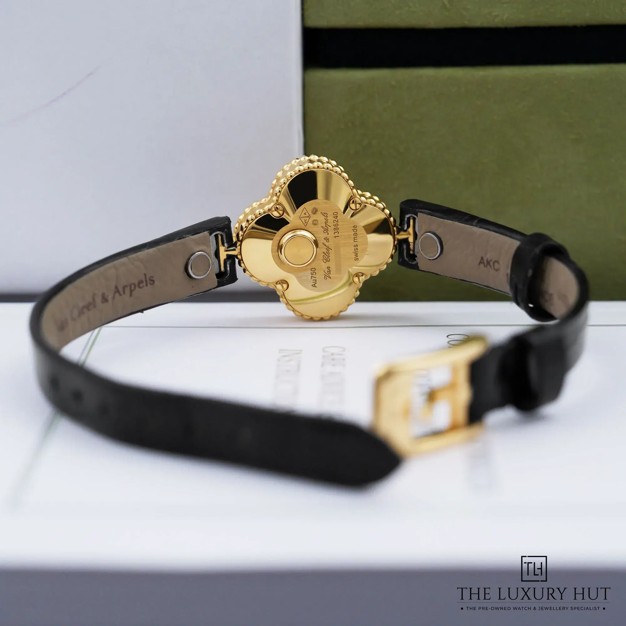 2026/10/837c8f65-855f-45f6-8008-57aea5ce6330Van_Cleef_&_Arpels_Sweet_Alhambra_Gold_Guilloche_LB1070-d.jpg.webp
