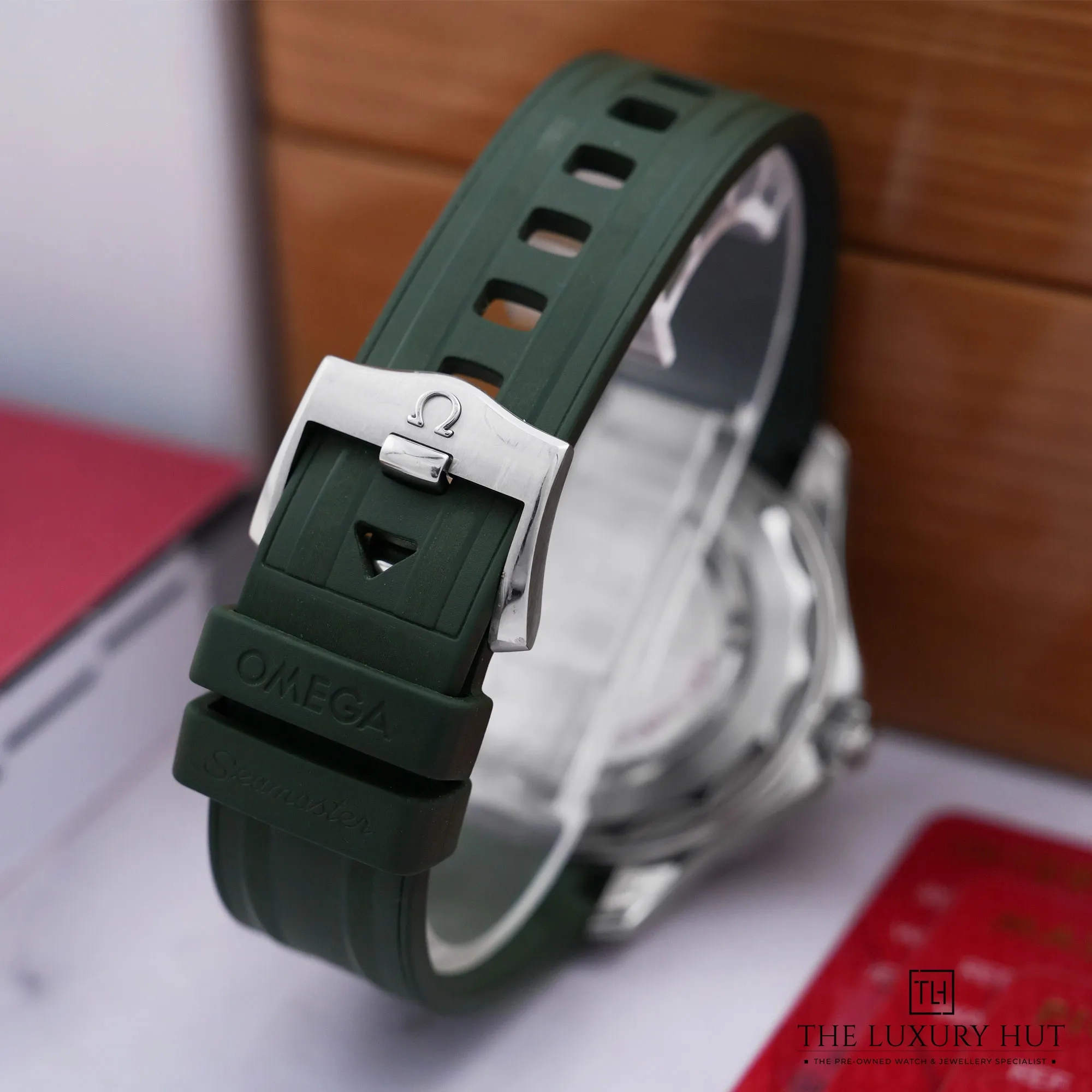 2026 10 91a18fbe 8a8b 46d3 98ac 2d56f8124870Omega Seamaster Diver Steel 42mm Green LB1090 f jpg webp