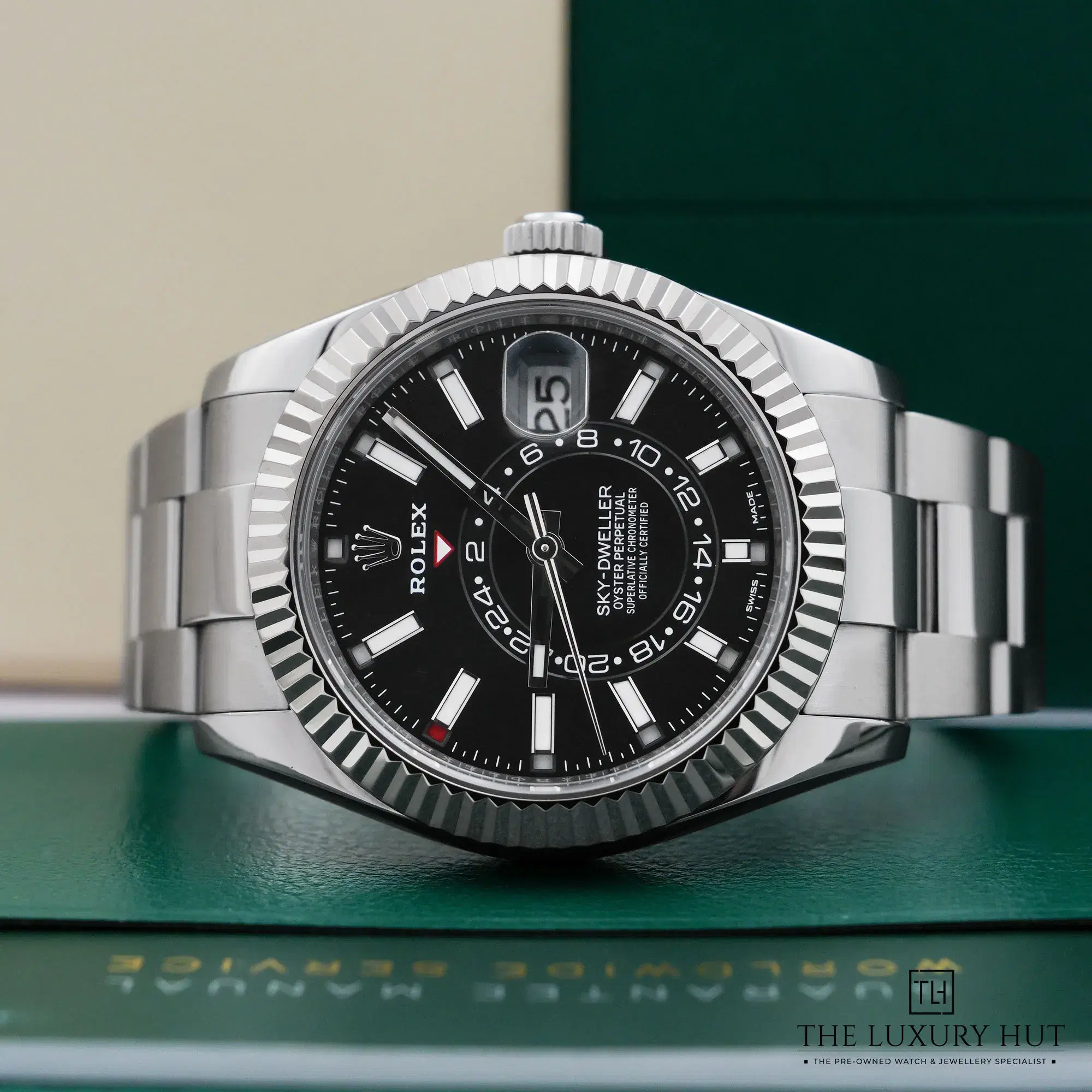2026/10/bb7d68cf-823d-4bc6-a1f8-34df9866e341Rolex_Sky-Dweller_Stainless_Steel_&_White_Gold_Black_53491-c.jpg.webp