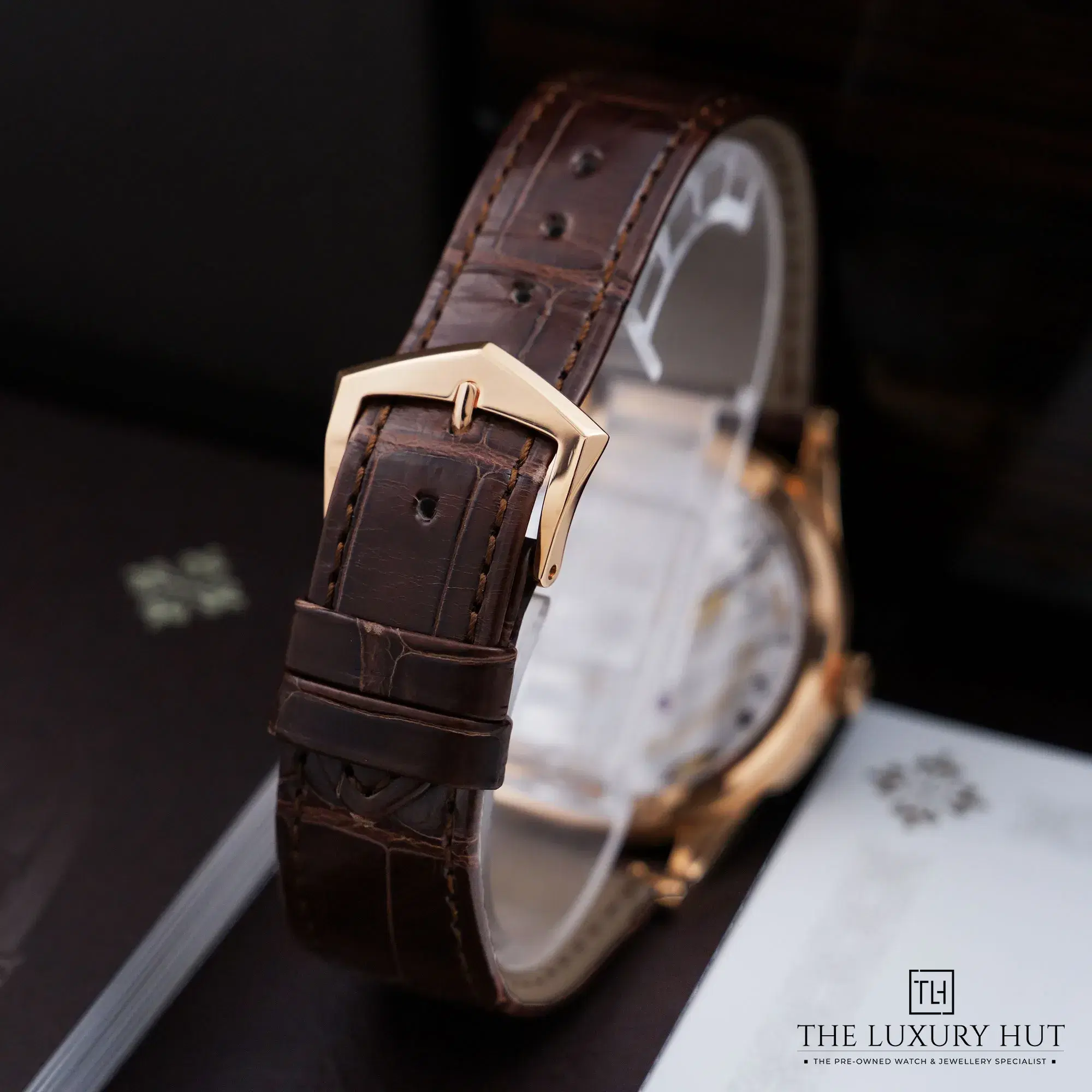 2026/10/ceb46470-3d4c-4855-8f89-4b144bfdb910Patek_Philippe_Calatrava_Silvery_Grained_LB1083-f.jpg.webp