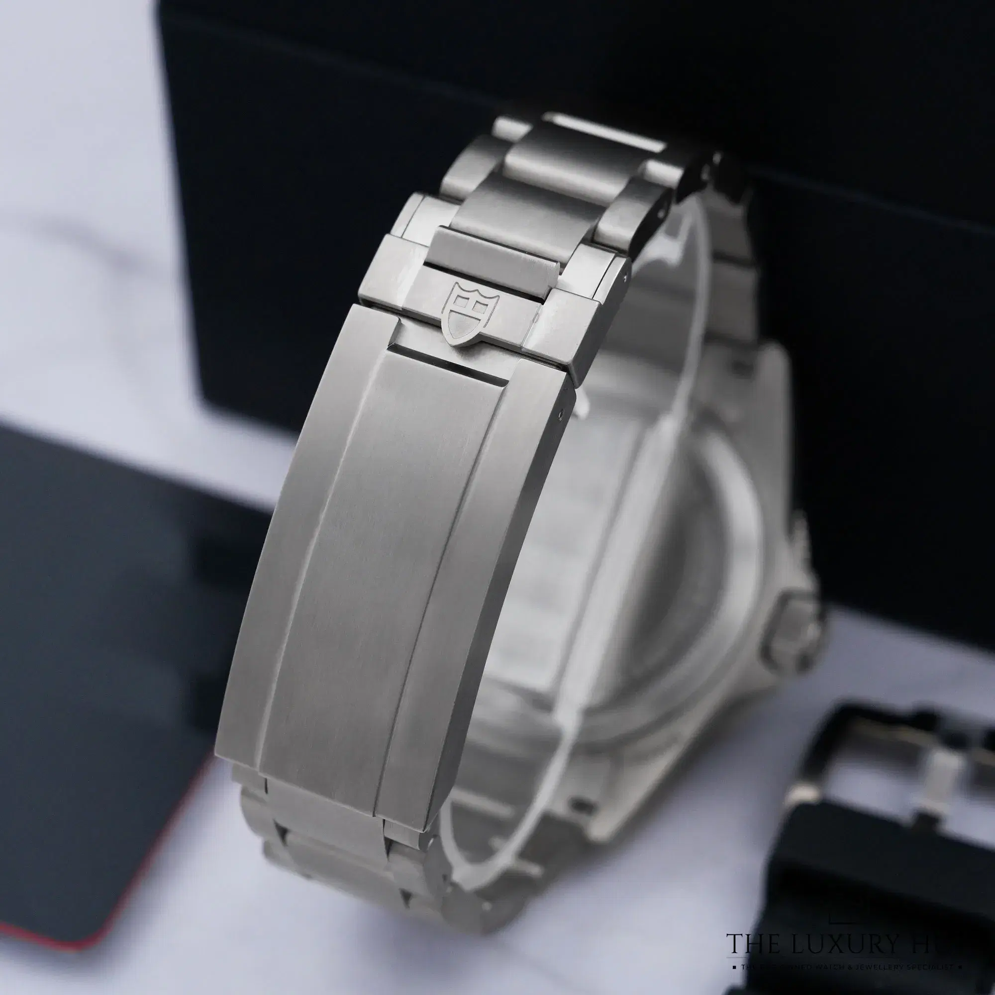2026/10/d2de59d1-0cb7-442c-a909-66cb59f0ced6Tudor_Pelagos_Titanium_39mm_Black_Dial_53354-e.jpg.webp