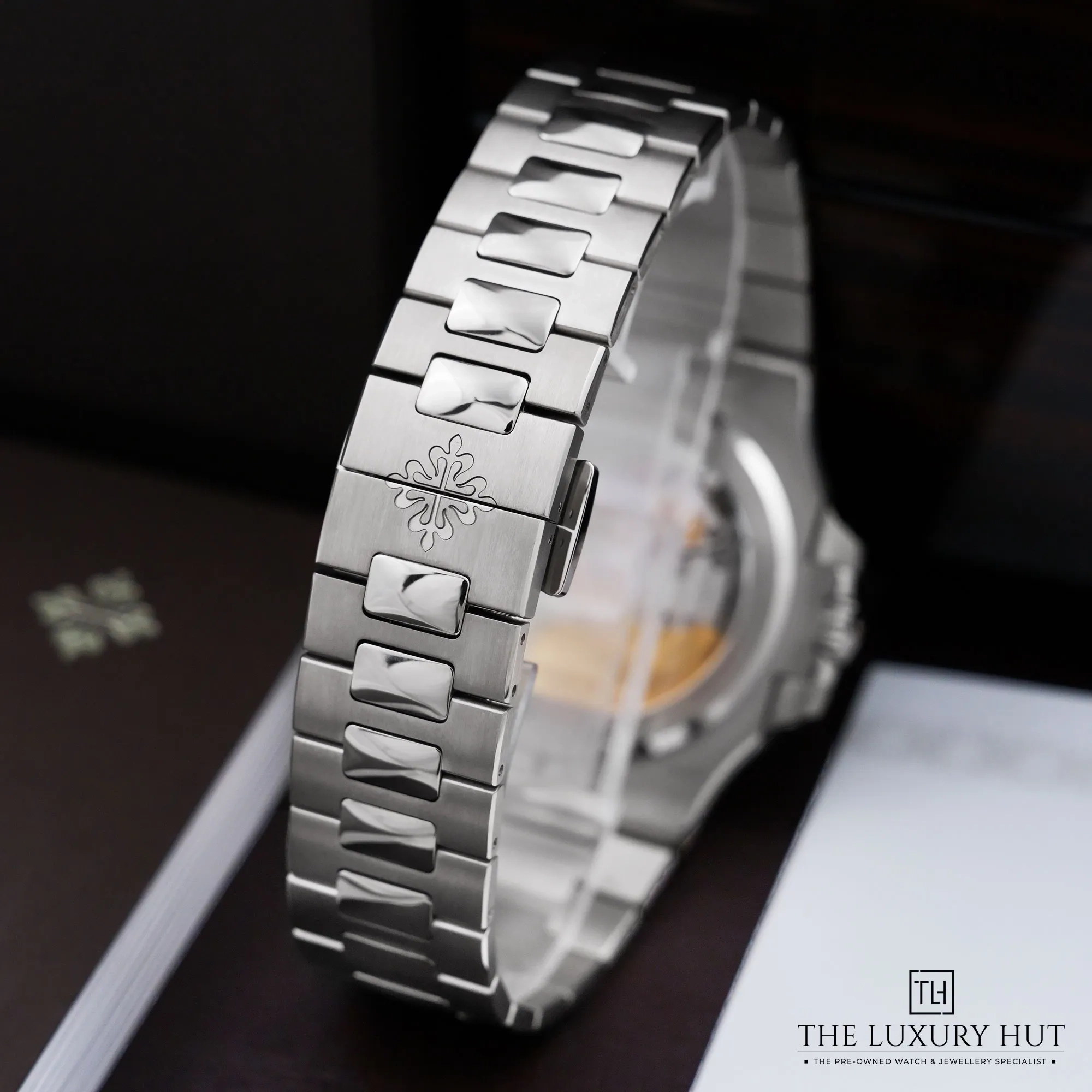 2026/10/d59c223e-a498-42f7-8bbd-9d9ceb4b10b1Patek_Philippe_Nautilus_White_Gold_Blue_Dial_53514-e.jpg.webp
