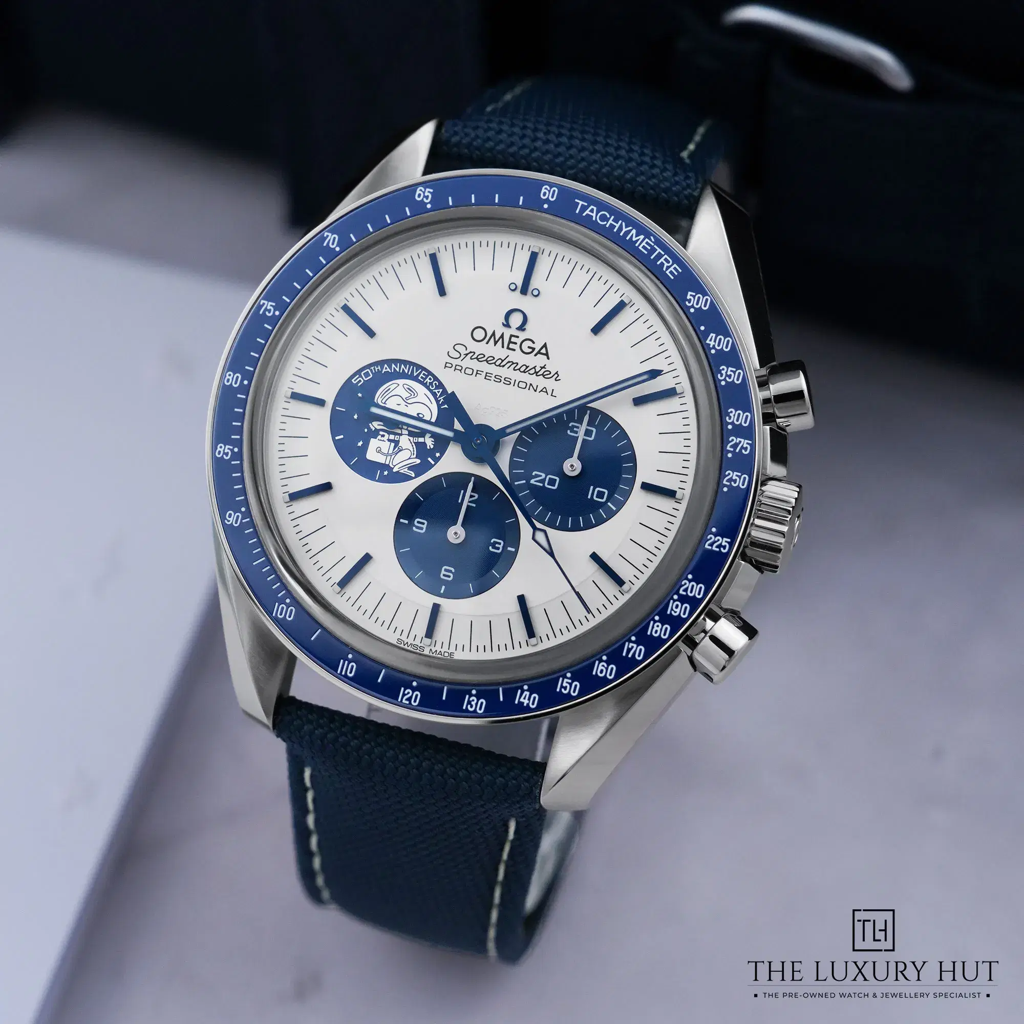 2026/10/d73aaf88-f5d3-45ba-b73e-7081ab12996eOmega_Speedmaster_Moonwatch_Silver_Snoopy_Award_53458-b.jpg.webp