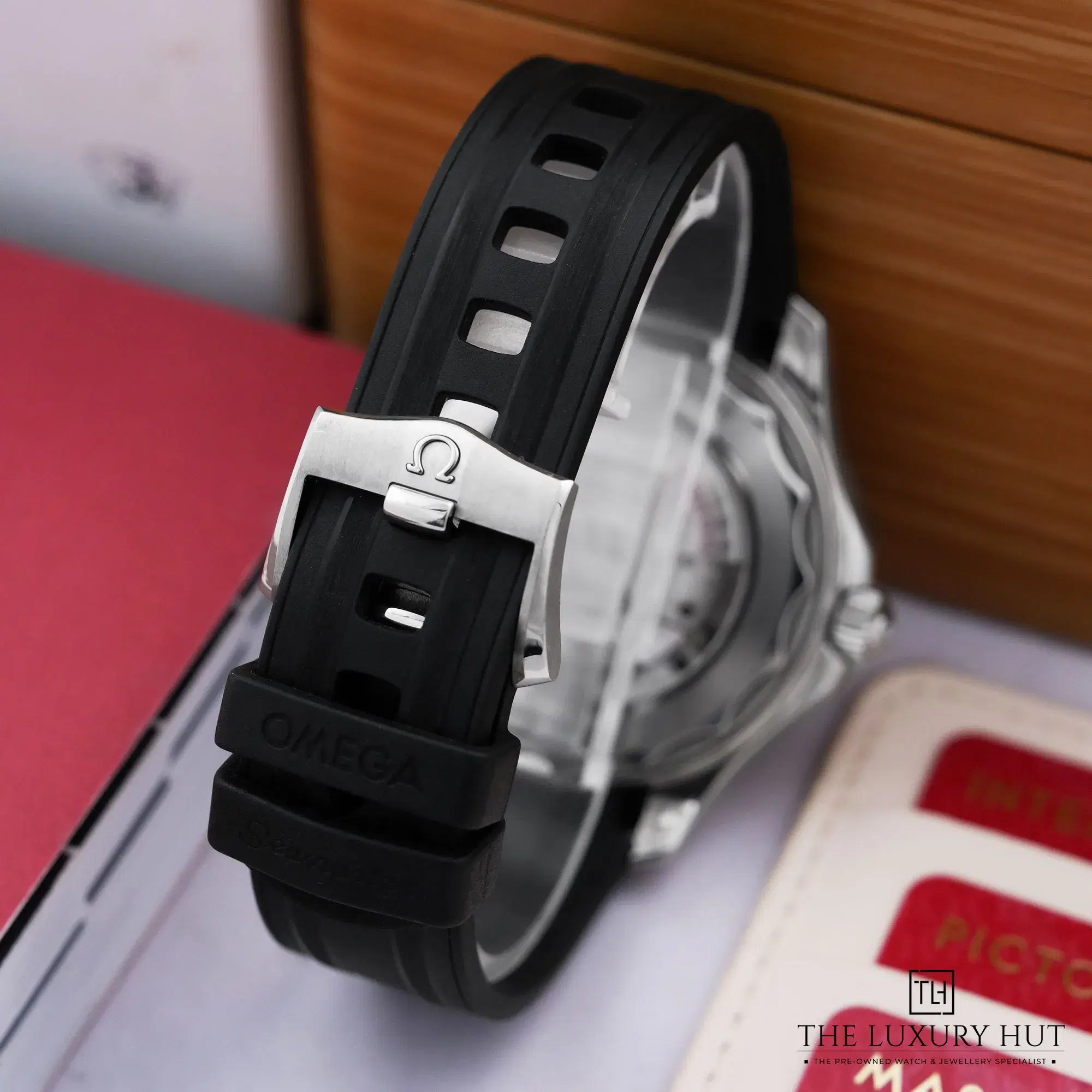 2026/10/d77375ee-3273-42f0-a12b-7f58f93d5319Omega_Seamaster_Diver_Steel_42mm_Black_âWaveâ_Dial_53372-e.jpg.webp