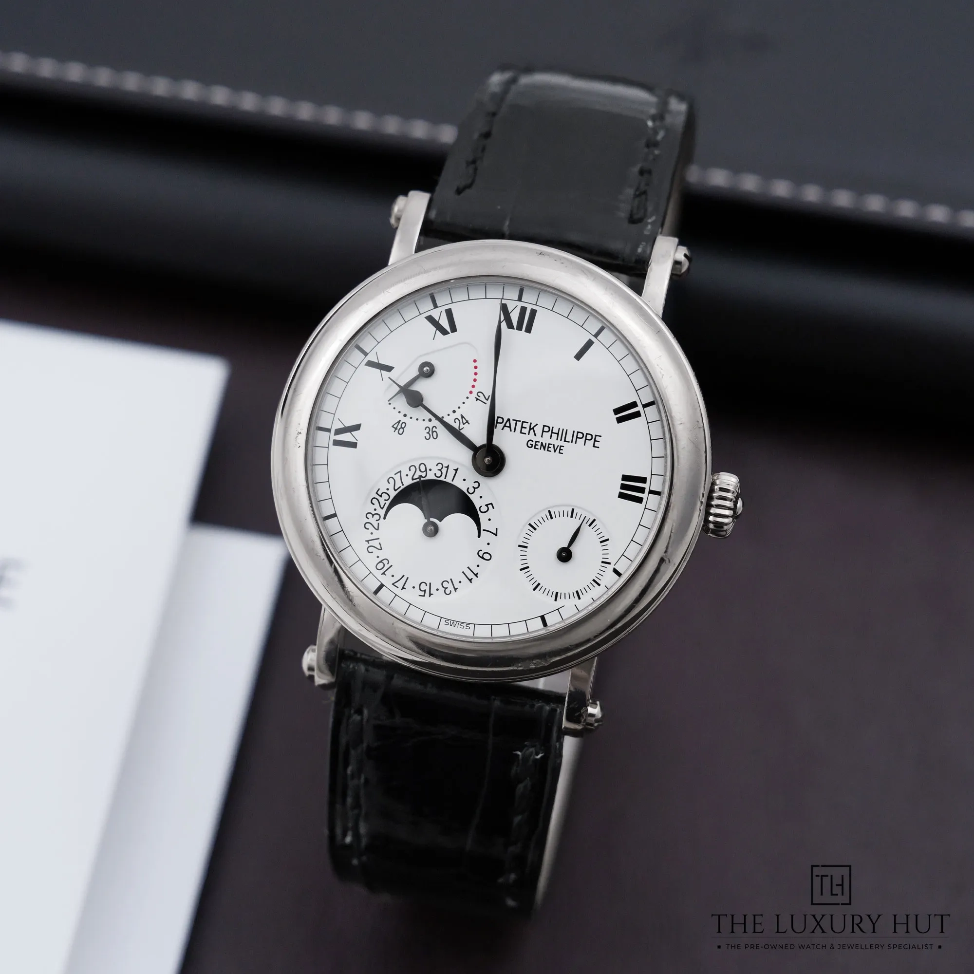 2026/10/dfdef97f-bccc-4498-84a8-ff0124c04a1fPate_Philippe_Complications_Power_Reserve_Moonphase_White_LB931-b.jpg.webp