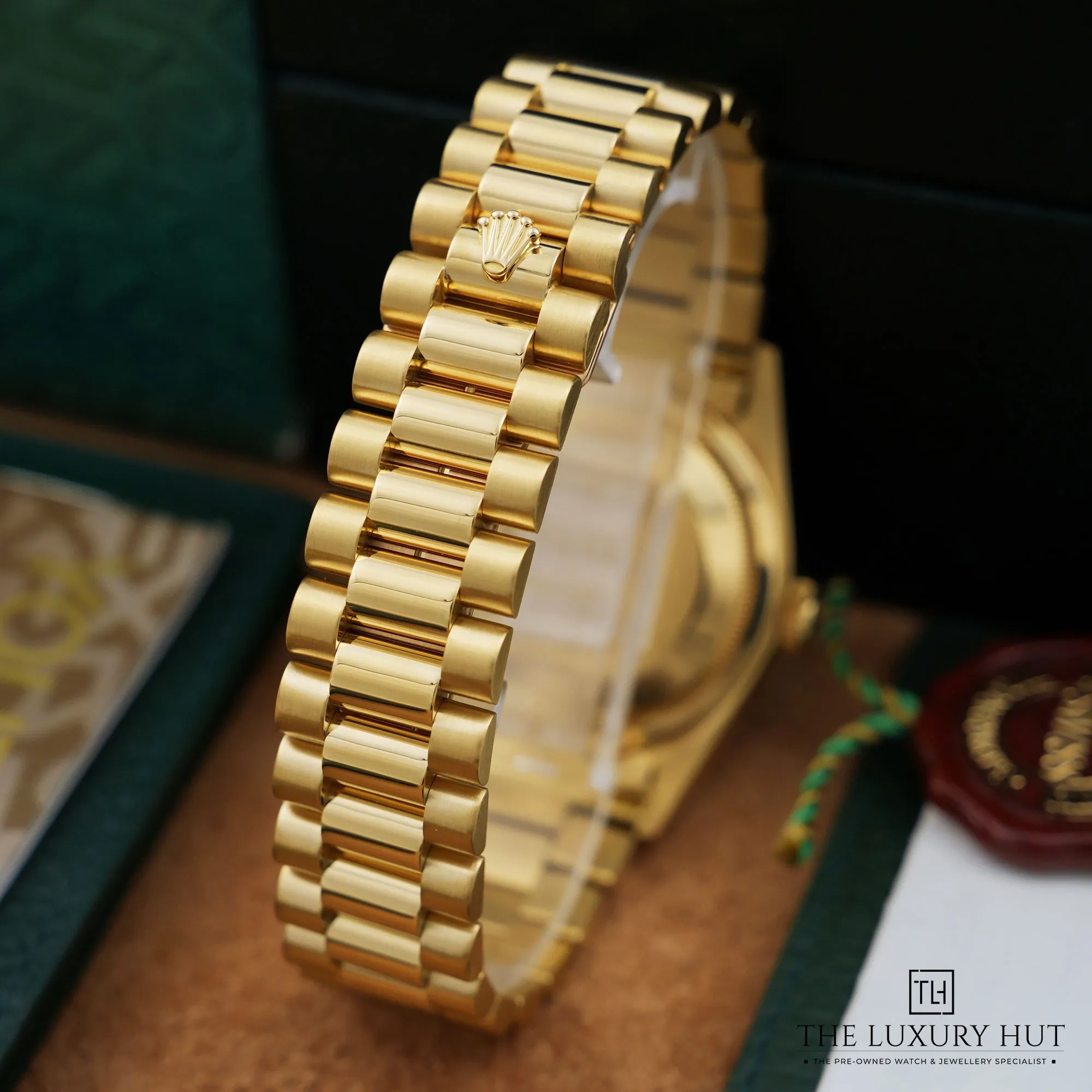 2026/10/e1c989c9-799c-4f01-95b1-7c30521c4f26Rolex_Day-Date_36_Yellow_Gold_Champagne_Baton_53413-e.jpg.webp