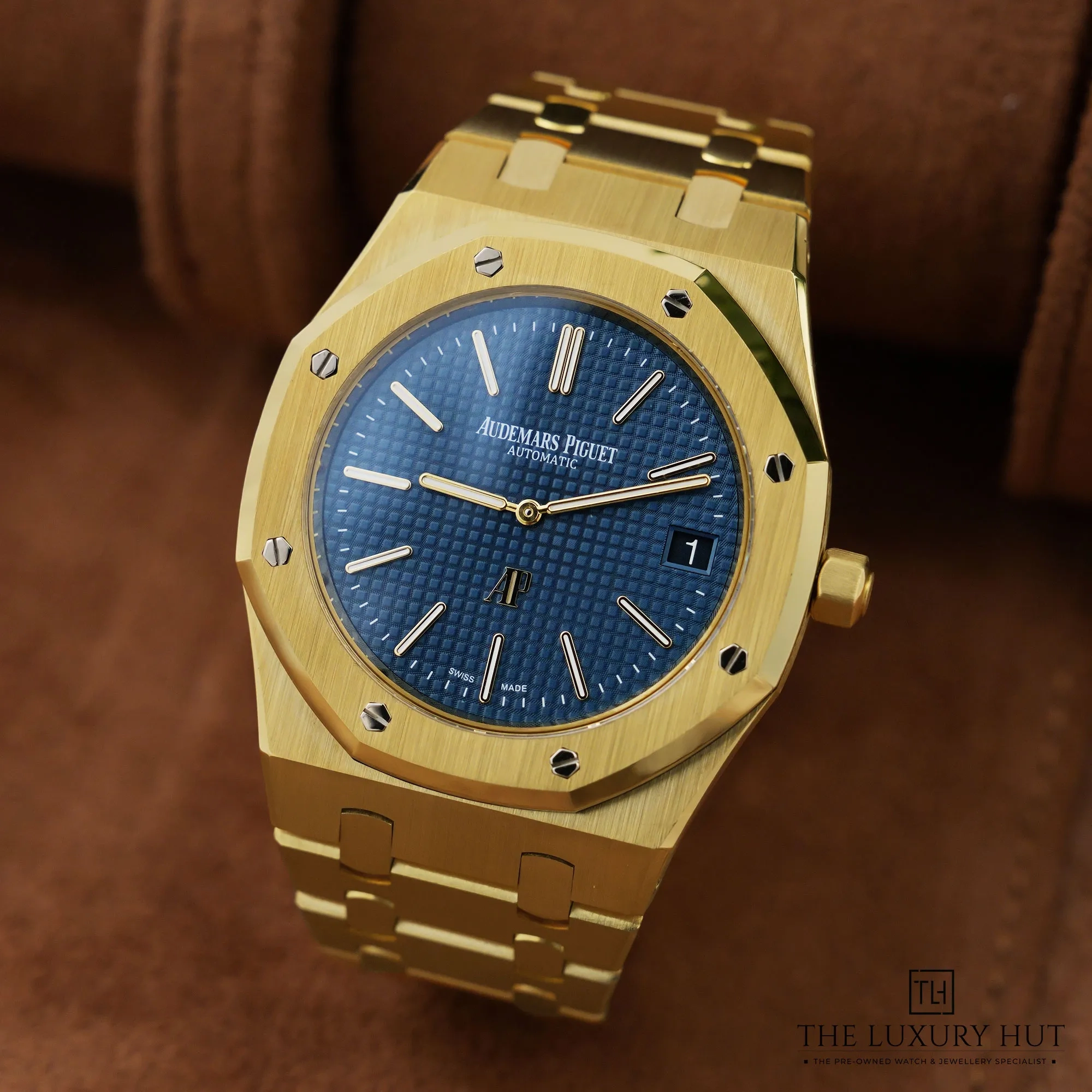 2026/10/e3b87af3-2ccf-4207-ad85-190fc88caa18Audemars_Piguet_Royal_Oak_Yellow_Gold_39mm_Blue_LB893-b.jpg.webp