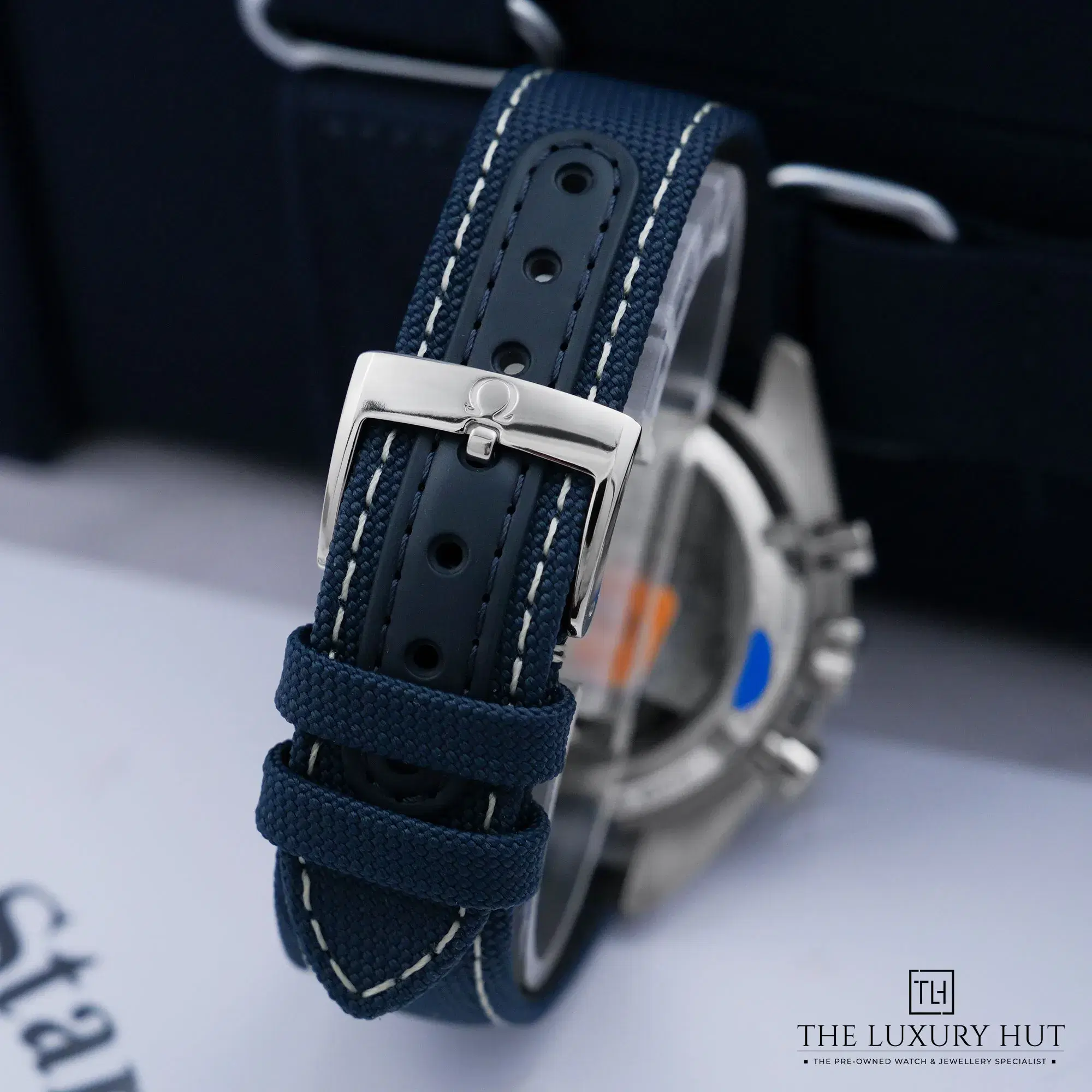 2026/10/f9991334-bb58-45e6-a579-1bcd852dd937Omega_Speedmaster_Moonwatch_Silver_Snoopy_Award_53458-e.jpg.webp