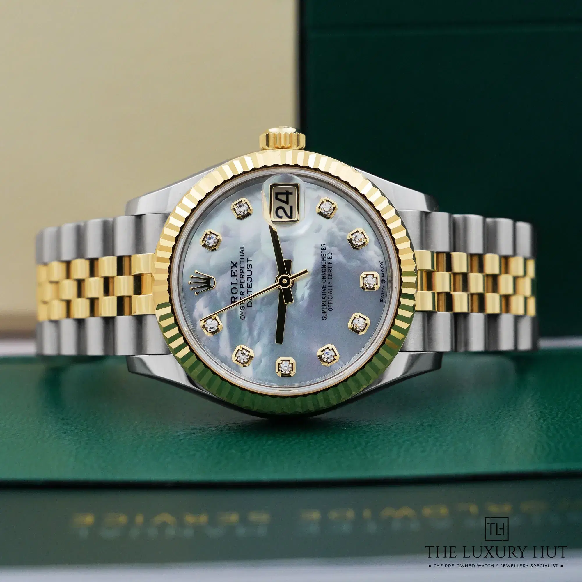 2026/10/fefaf226-652a-43a6-bec9-5f71e93fc9a6Rolex_Datejust_31_Yellow_Gold_MOP_Diamond_53552-c.jpg.webp