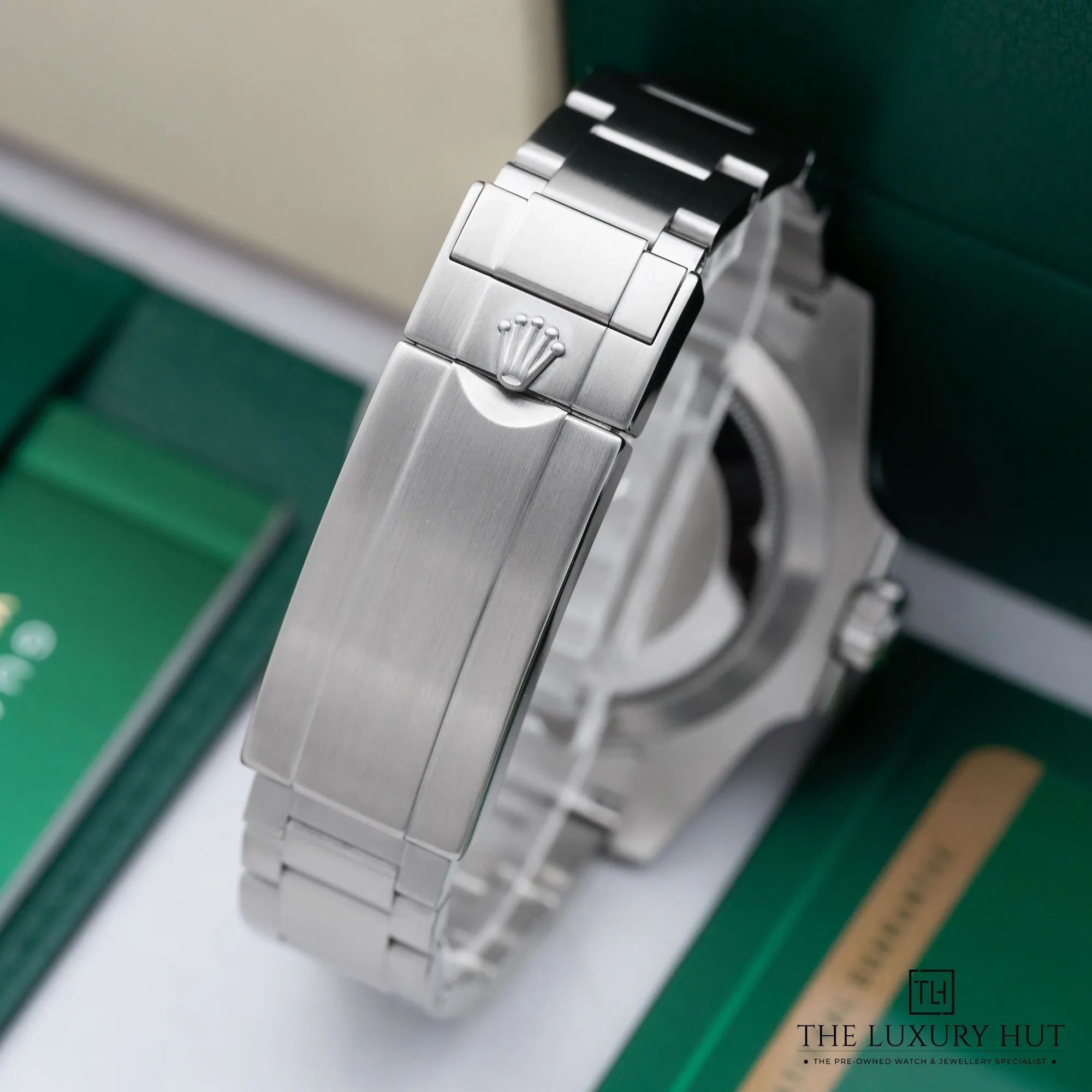 2718d6d1-3ee0-4d25-8076-08a91d232b78Rolex_Submariner_HULK_Steel_40mm_Green_Dial_LB762-d.webp