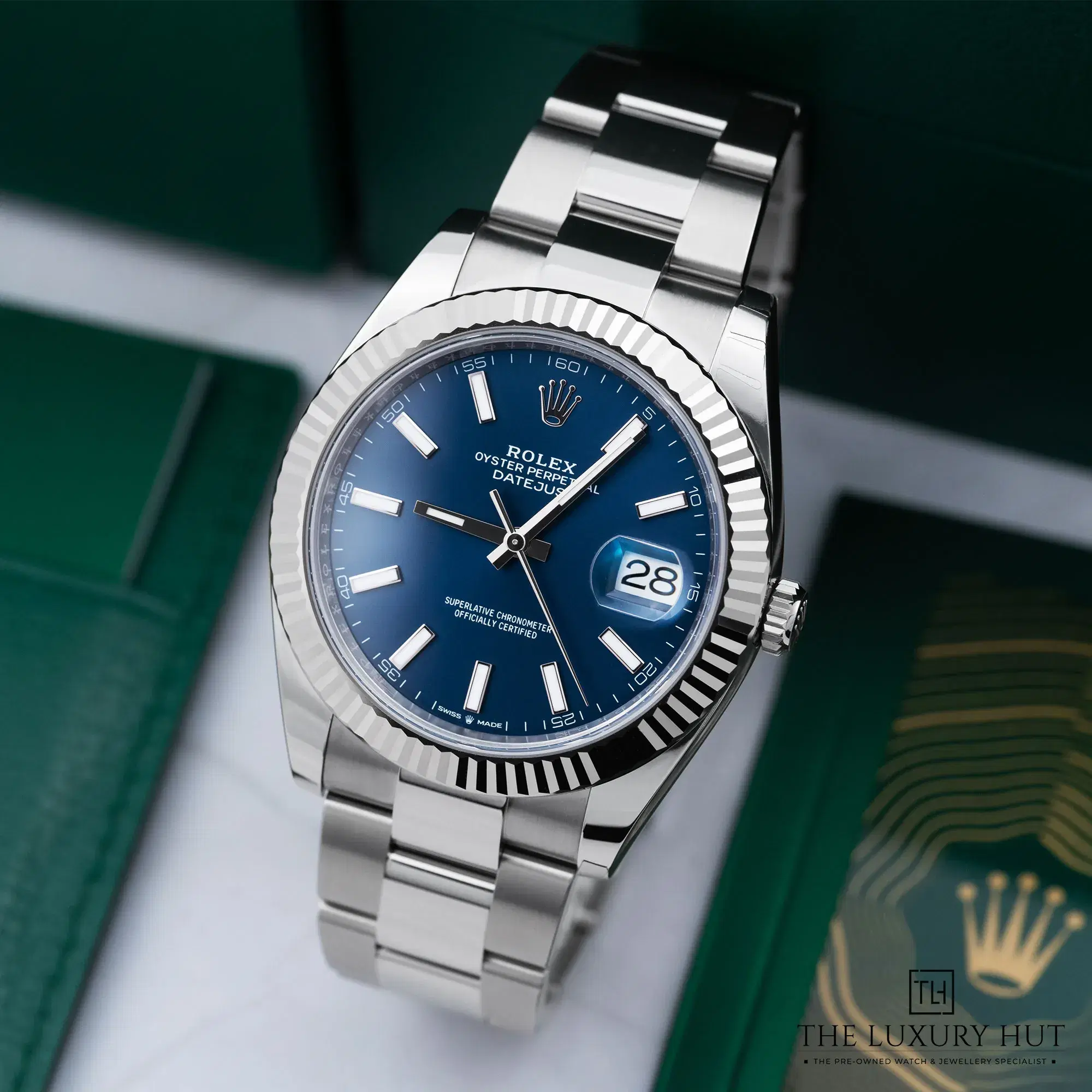 3f480d64-7c45-4b12-94e2-b8a2d42eade6Rolex_Datejust_41_Steel_White_Gold_Blue_Baton_52437-b.webp