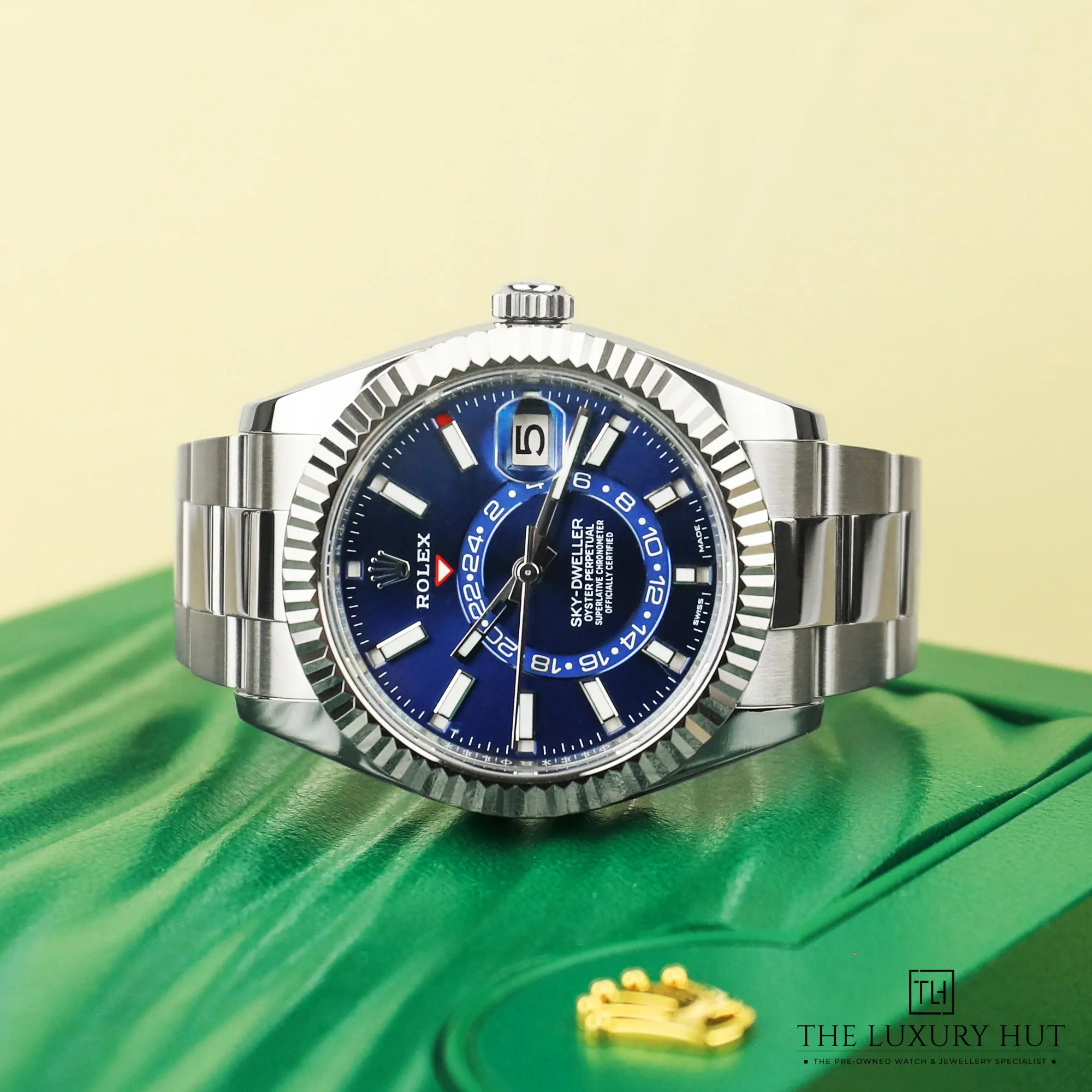 692beb75-ede2-44b7-a032-0b35ce8b627eRolex_Sky-Dweller_Steel_42mm_Blue_Dial_52287-c.webp