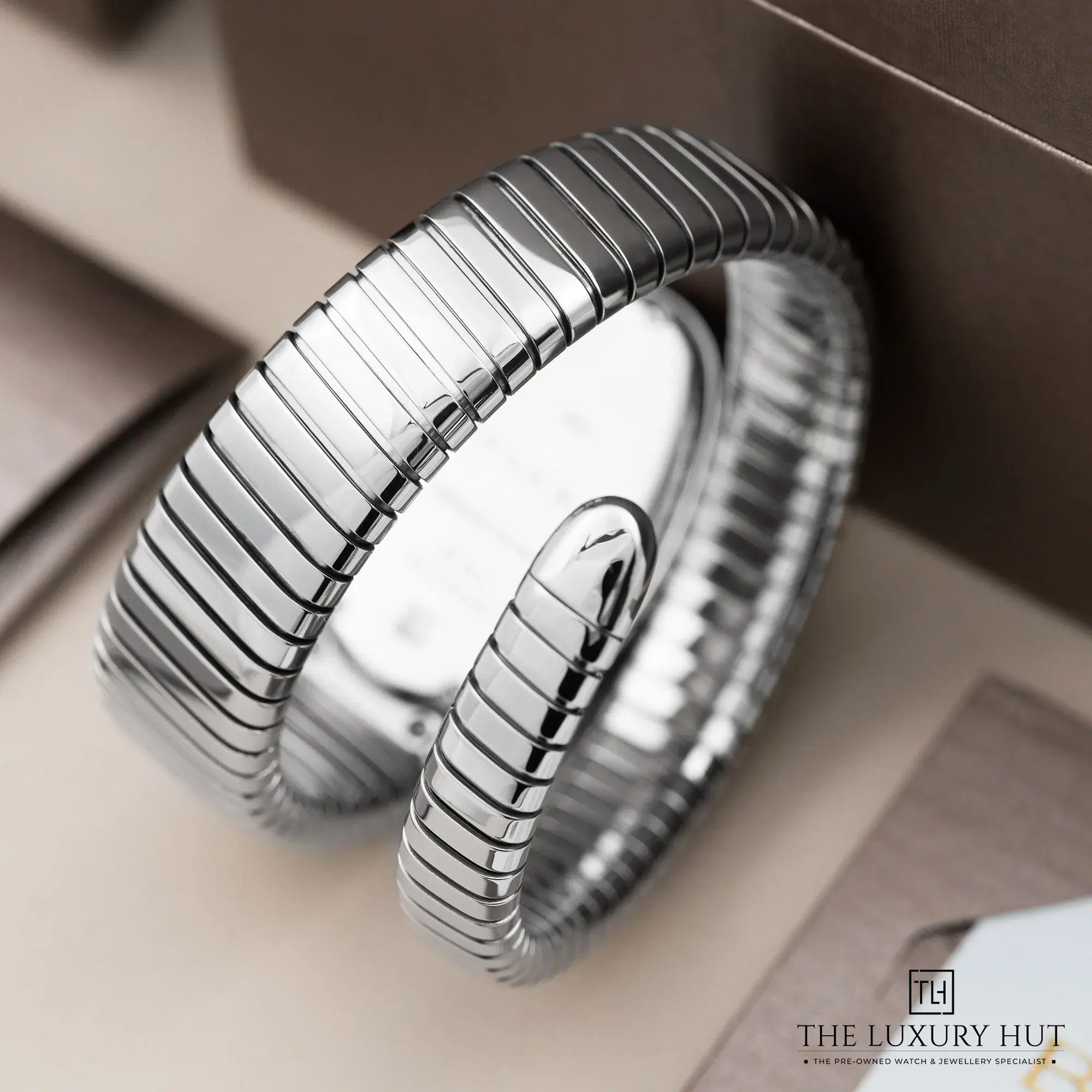 a14c43b8-4a27-4d00-9ac2-186d12d72002Bulgari_Serpenti_Tubogas_Steel_35mm_Silver_Opaline_52343-e.webp
