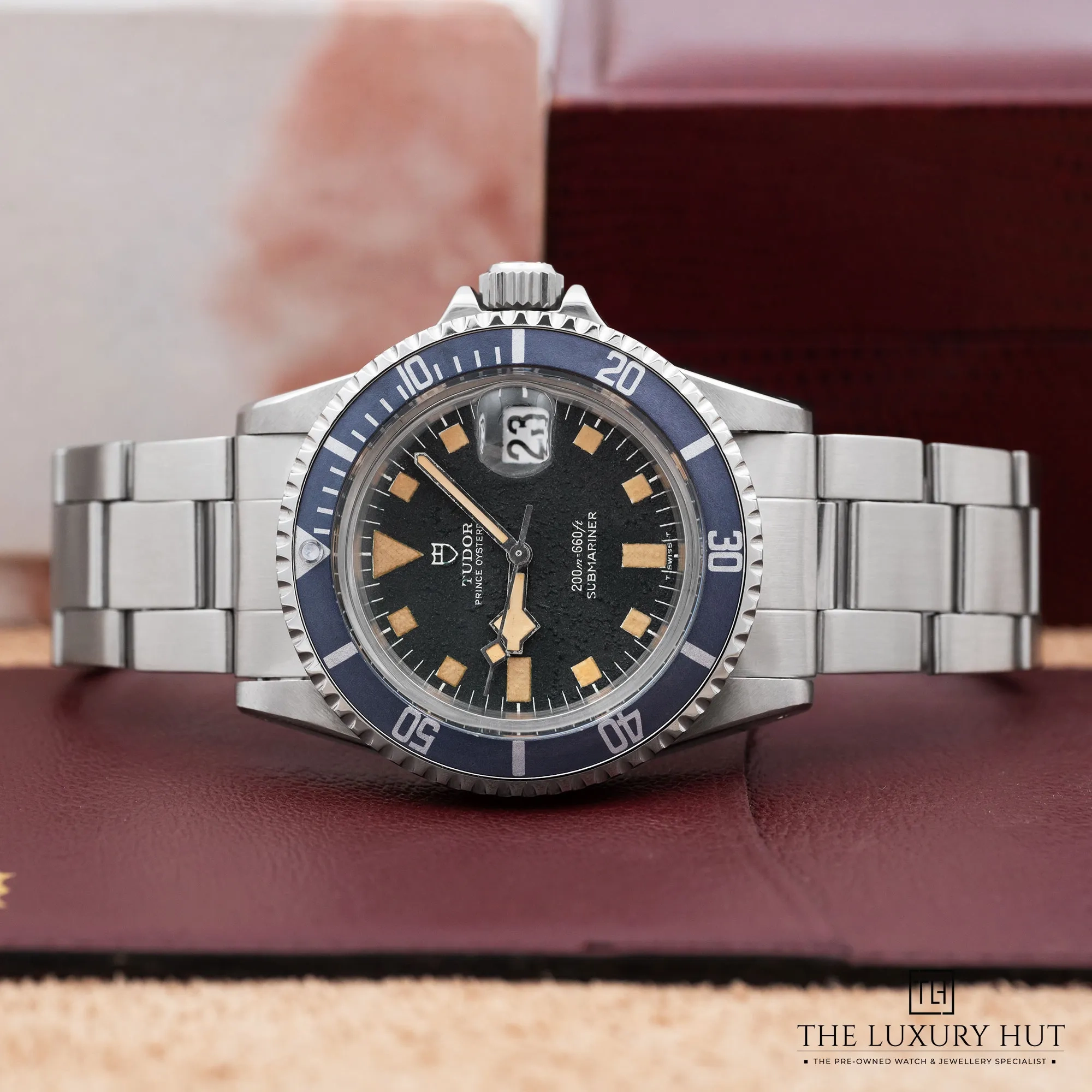 a2e83580-49d8-434d-8c53-2c7445a0cbf8Vintage_Tudor_Submariner_Snowflake_52394-c.webp