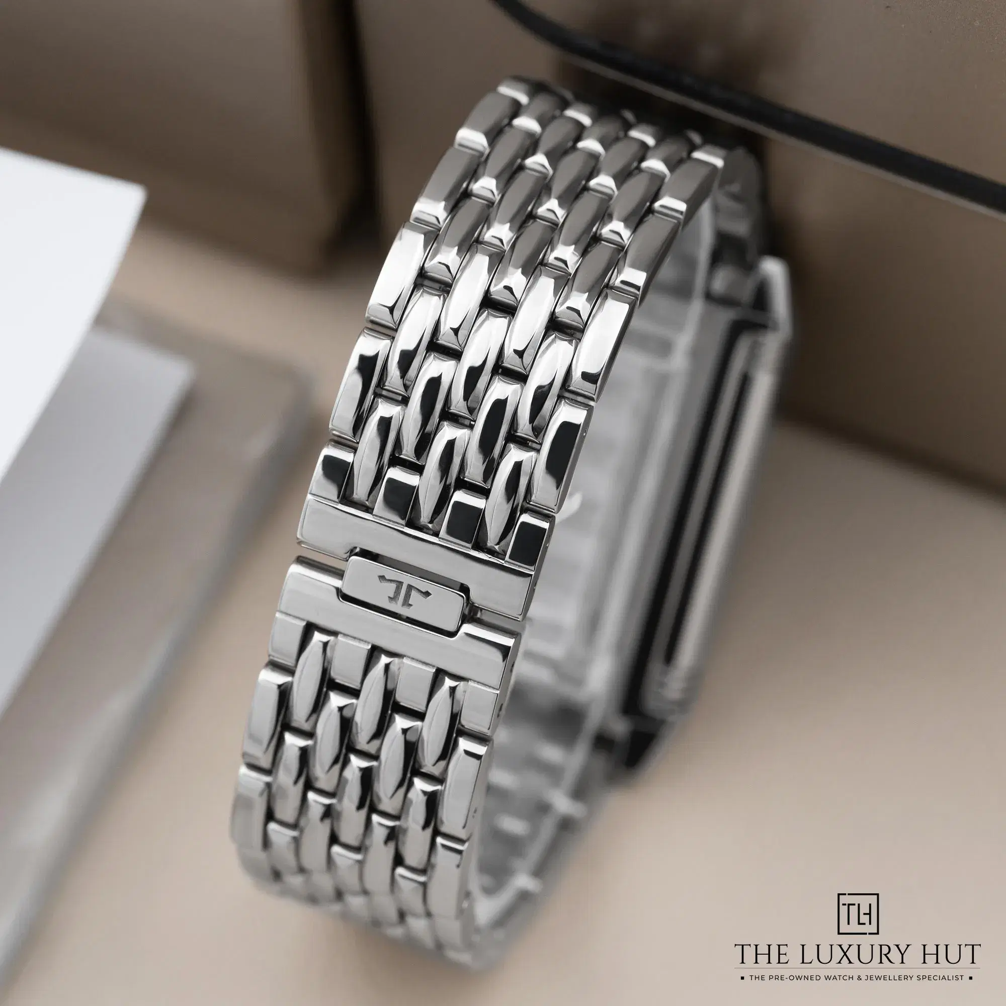 bee6dc52-ec4b-4b6d-a762-0f4e17412363Jaeger-LeCoultre_Reverso_Duo_Day_Night_Steel_Silver_Black_52373-e.webp