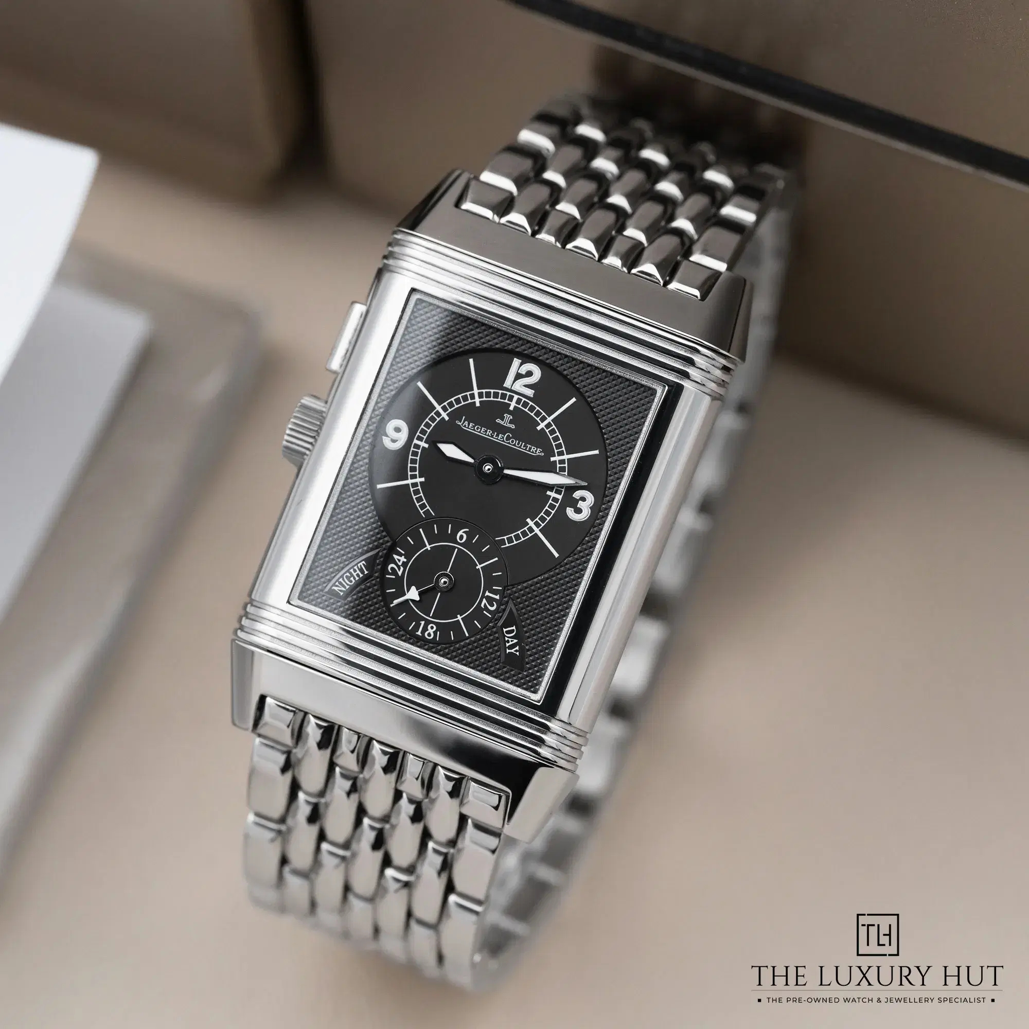 c0c22a1e-6c89-499b-a4a1-9de389009a16Jaeger-LeCoultre_Reverso_Duo_Day_Night_Steel_Silver_Black_52373-b.webp