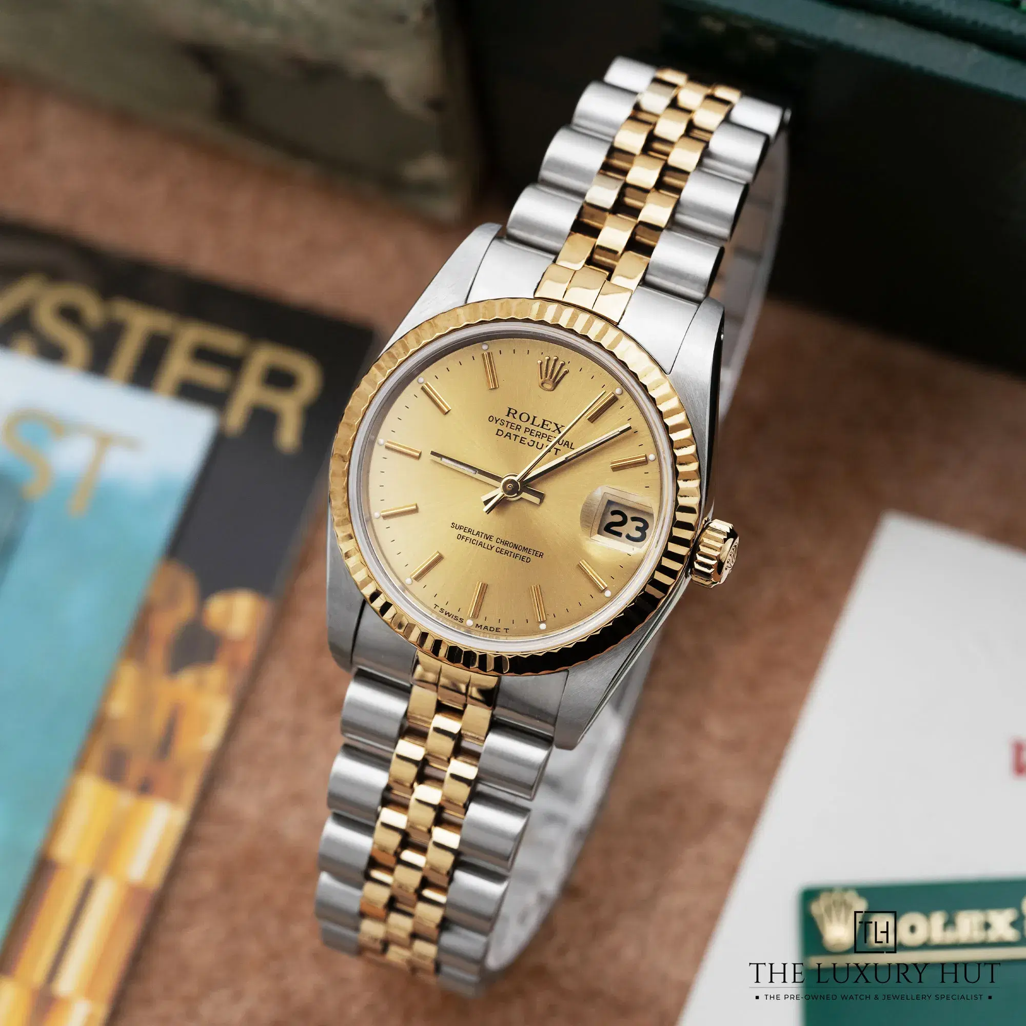 c4e40a88-309b-4d42-aad3-f020e06fc75aRolex_Lady_Datejust_31mm_Champagne_Baton_Dial_52354-b.webp