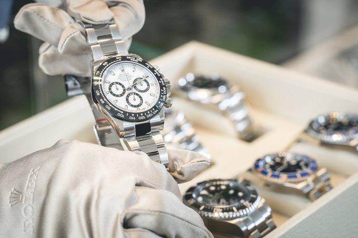 how rolex makes watches