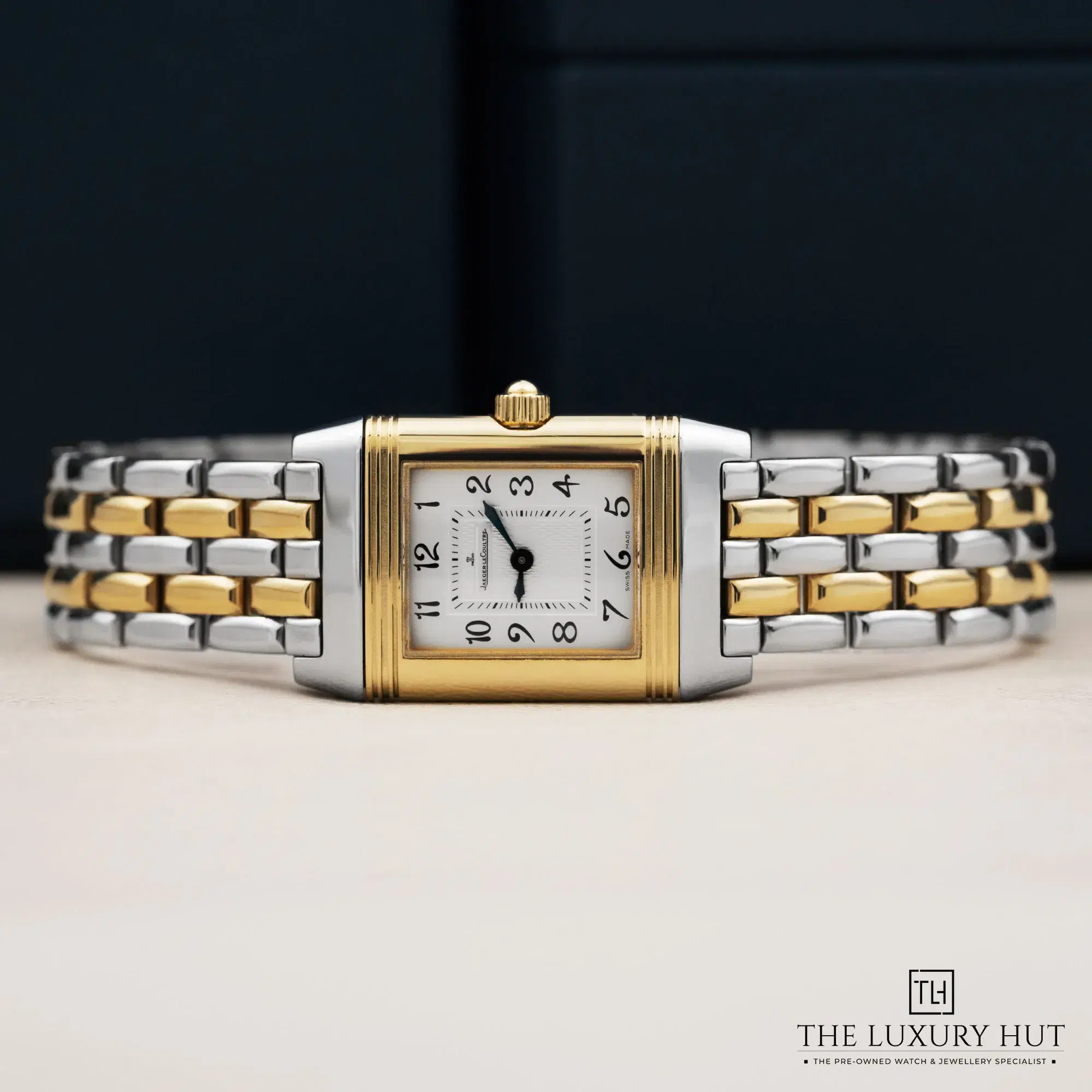 d33f5cda-cdb2-4df5-8343-168eb969402dJaeger-LeCoultre_Reverso_Duetto_MOP_52326-c.webp